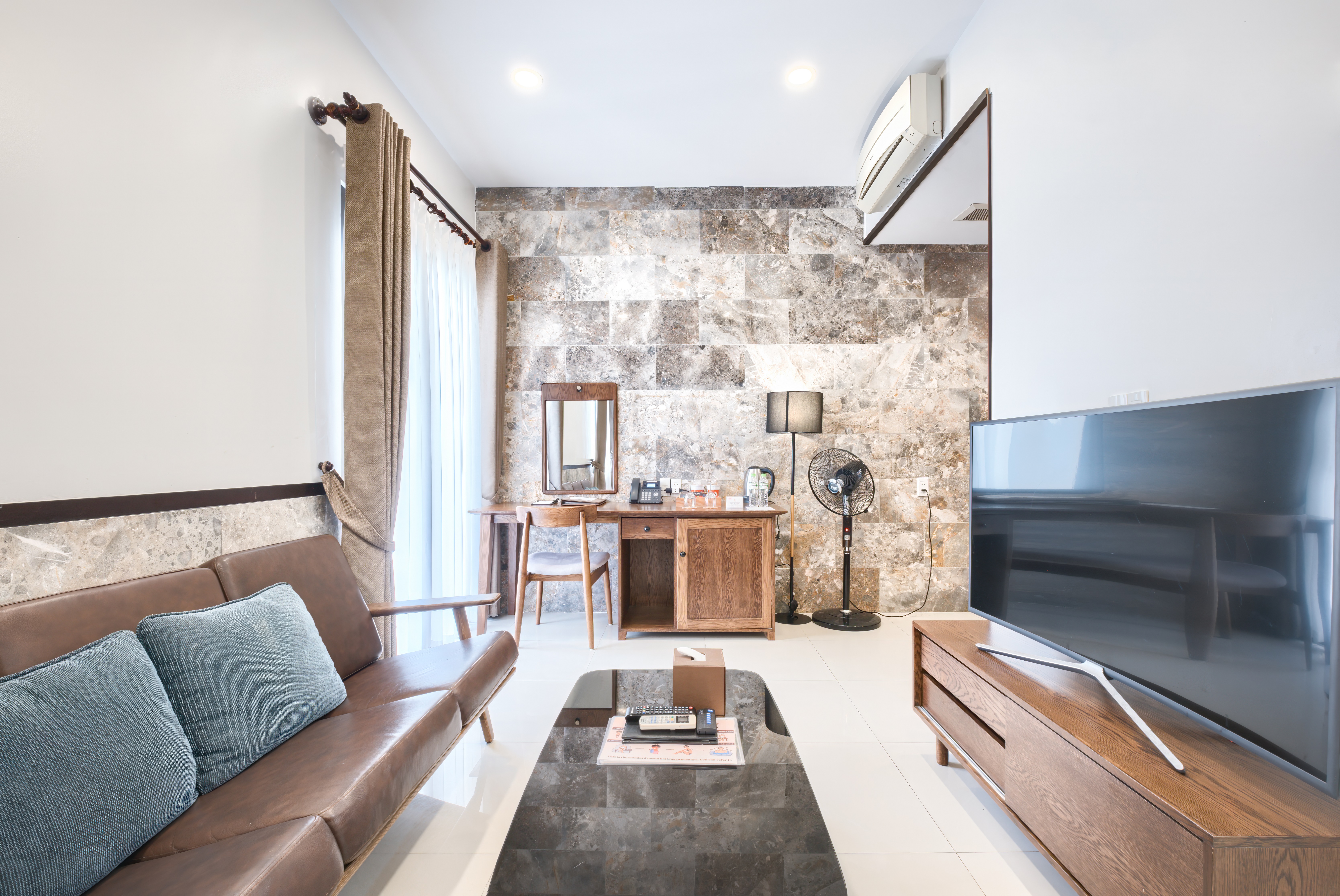 部分的な川の景色付きプレミアキングルーム - 温泉込み