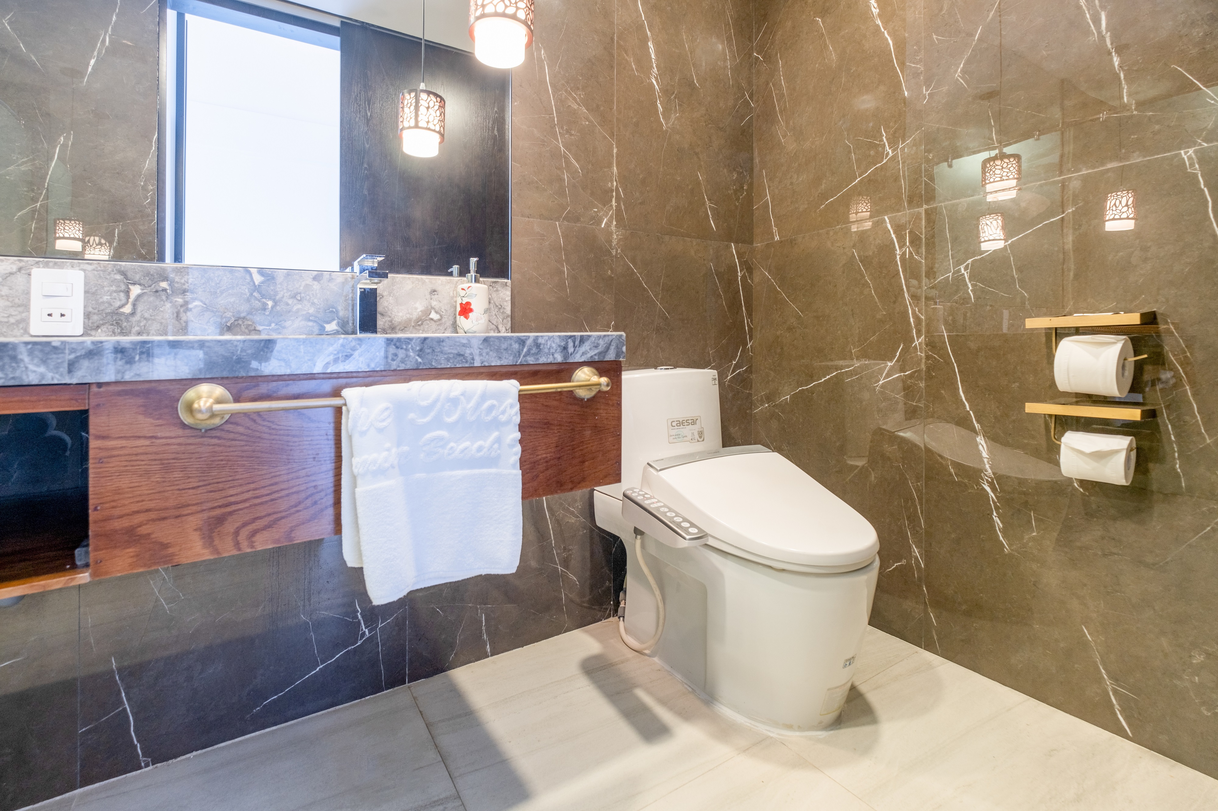 川の景色付き2ベッドルームヴィラ - フットマッサージ、温泉込み