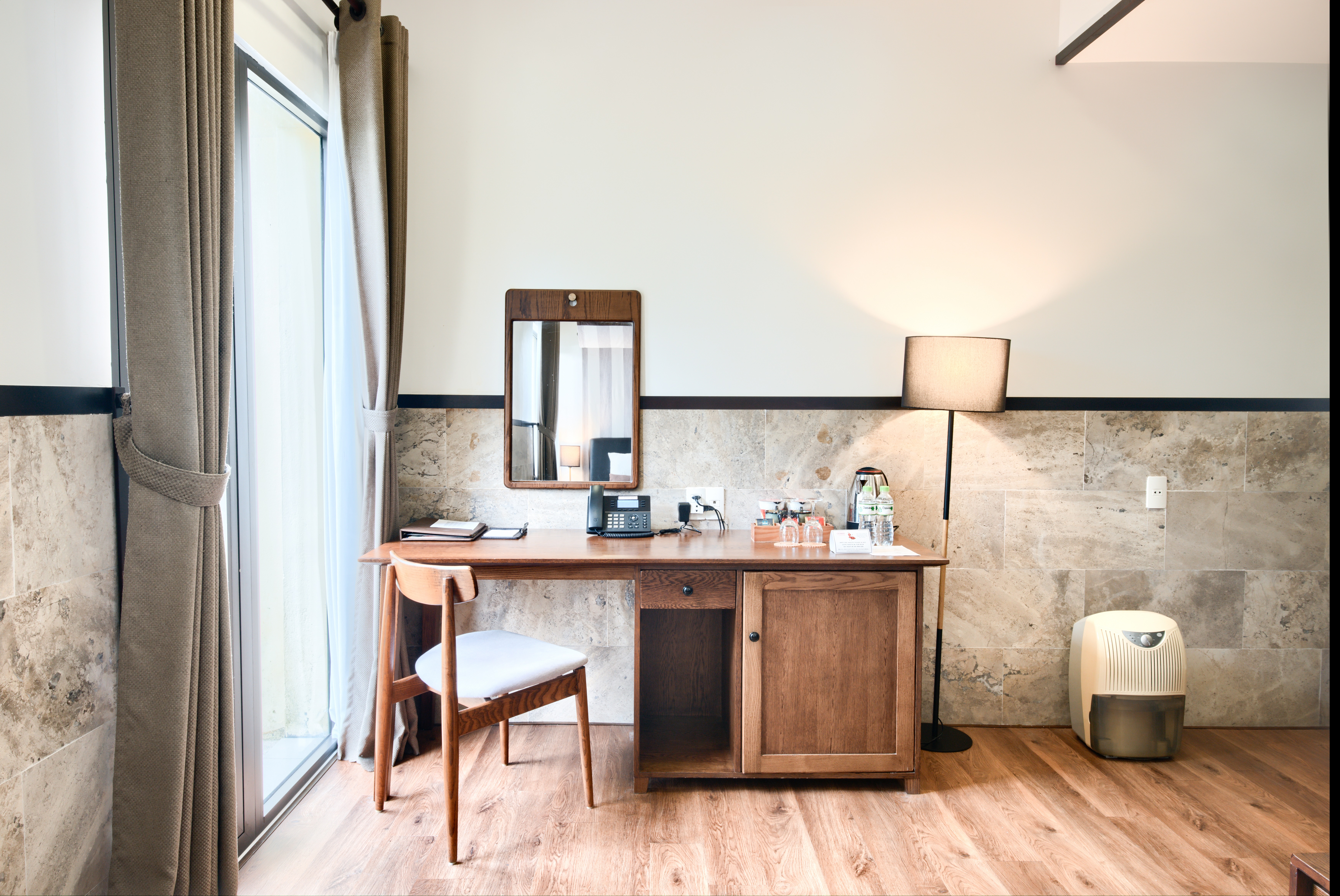 部分的な川の景色付きプレミアキングルーム - 温泉込み