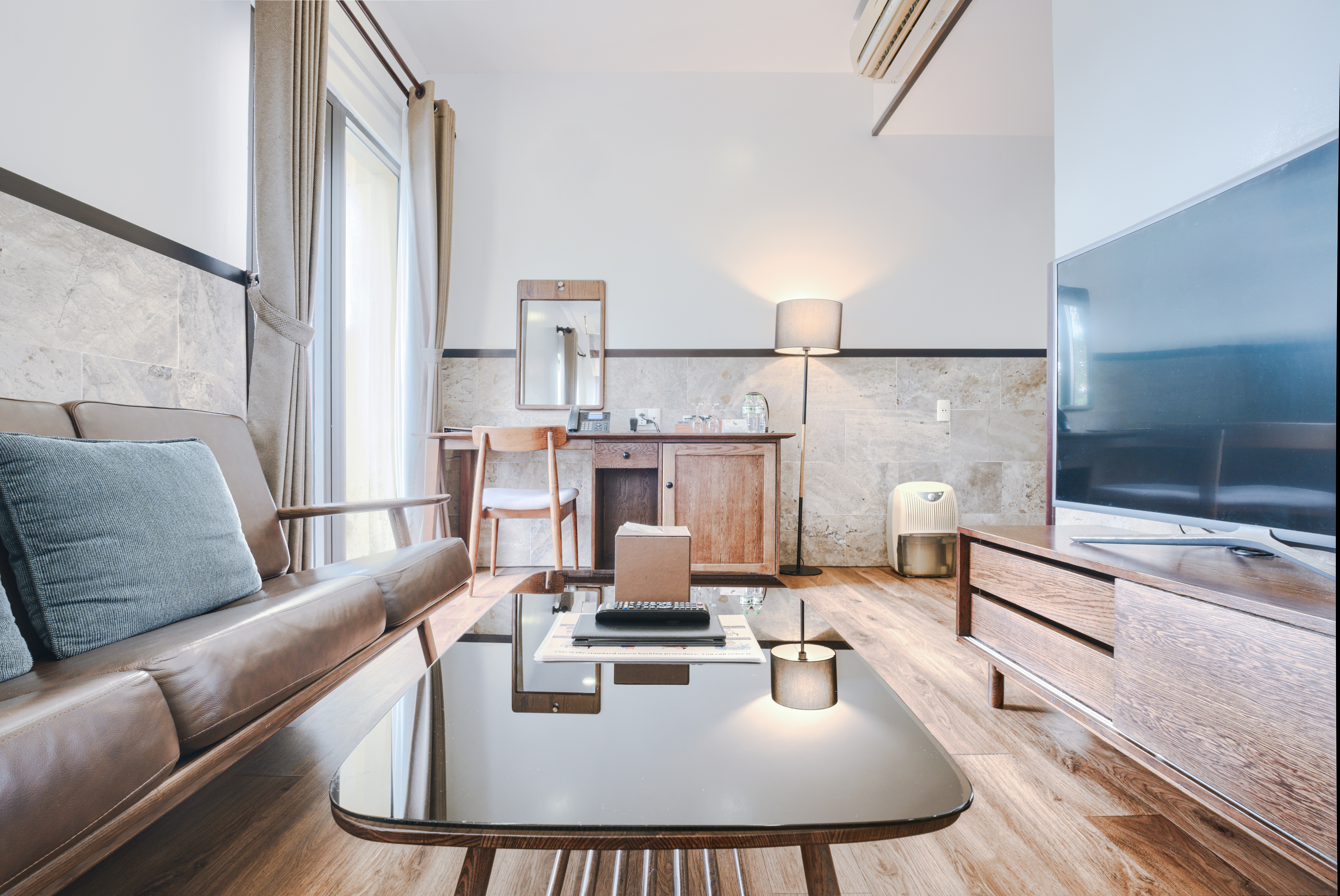 部分的な川の景色付きプレミアキングルーム - 温泉込み