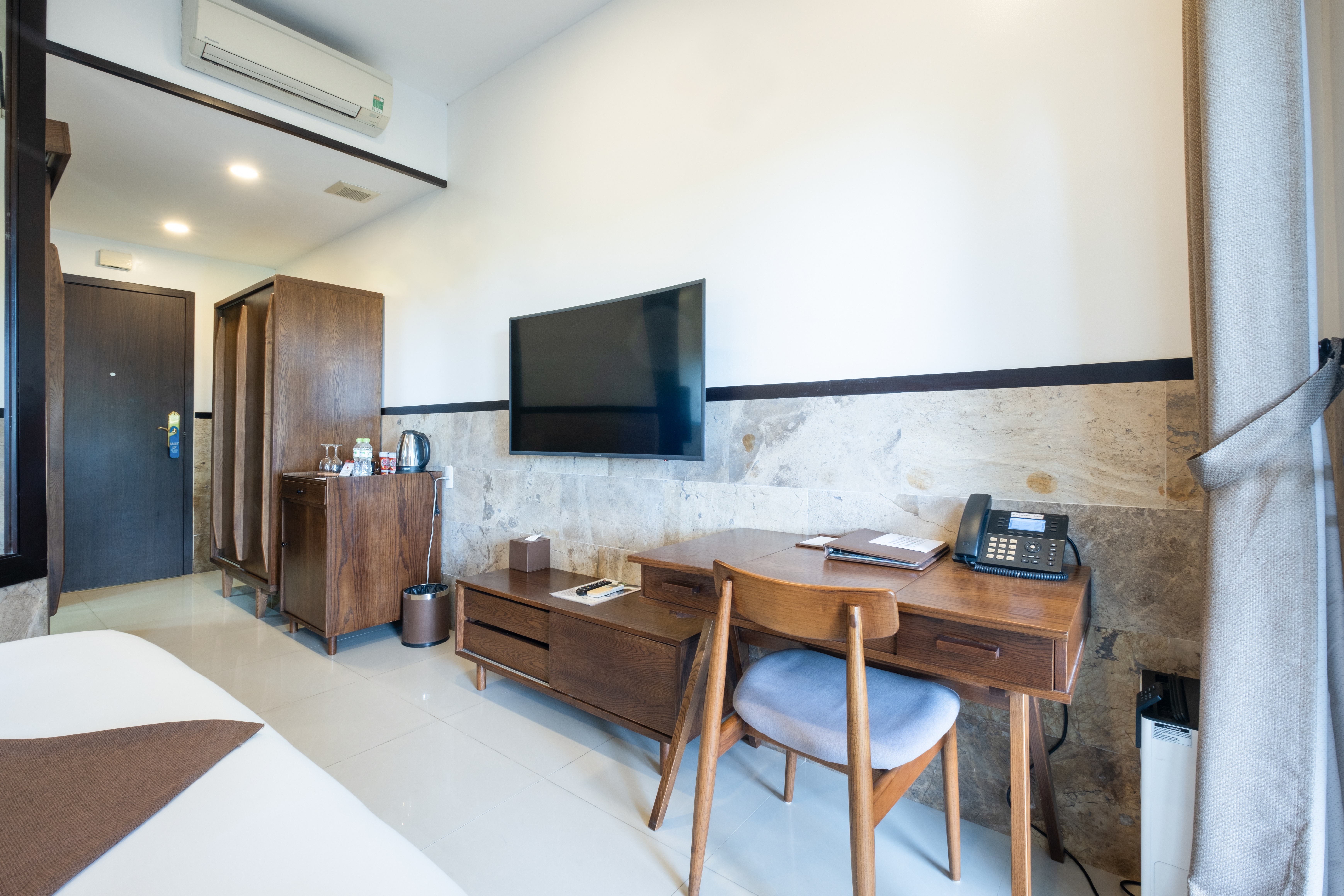 部分的な川の景色付きスーペリアキングルーム - 温泉込み