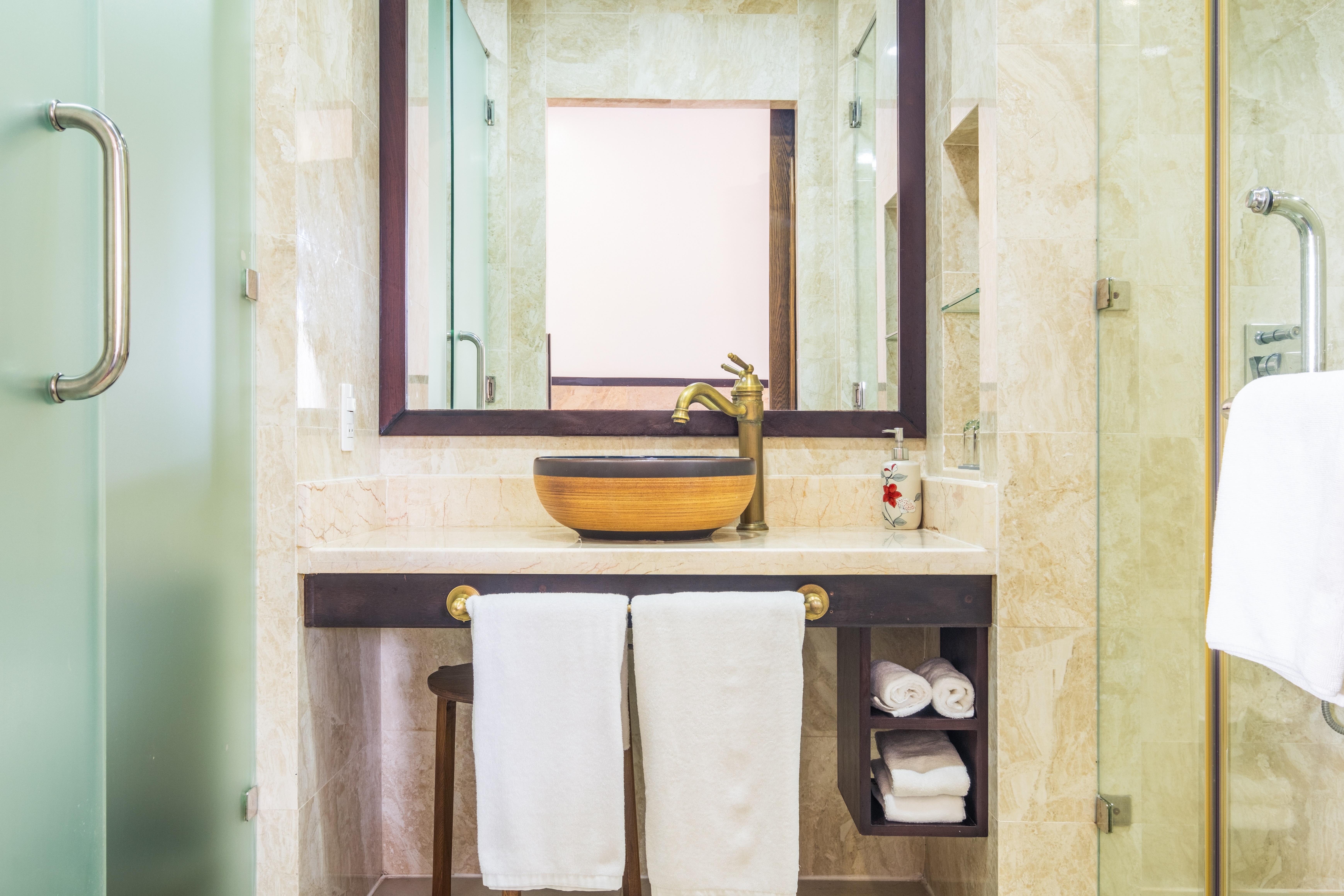 部分的な川の景色付きプレミアキングルーム - 温泉込み