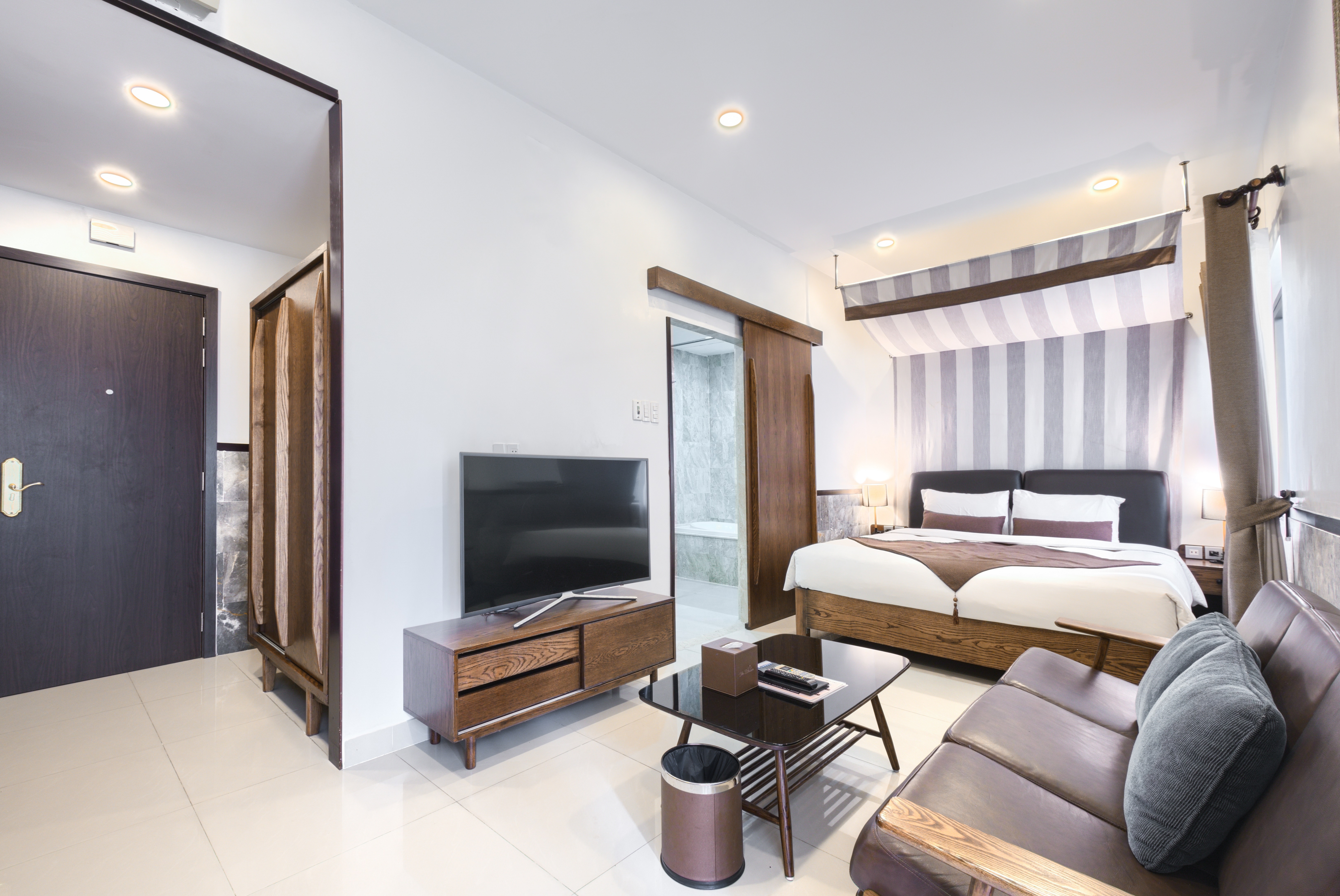 部分的な川の景色付きプレミアキングルーム - 温泉込み