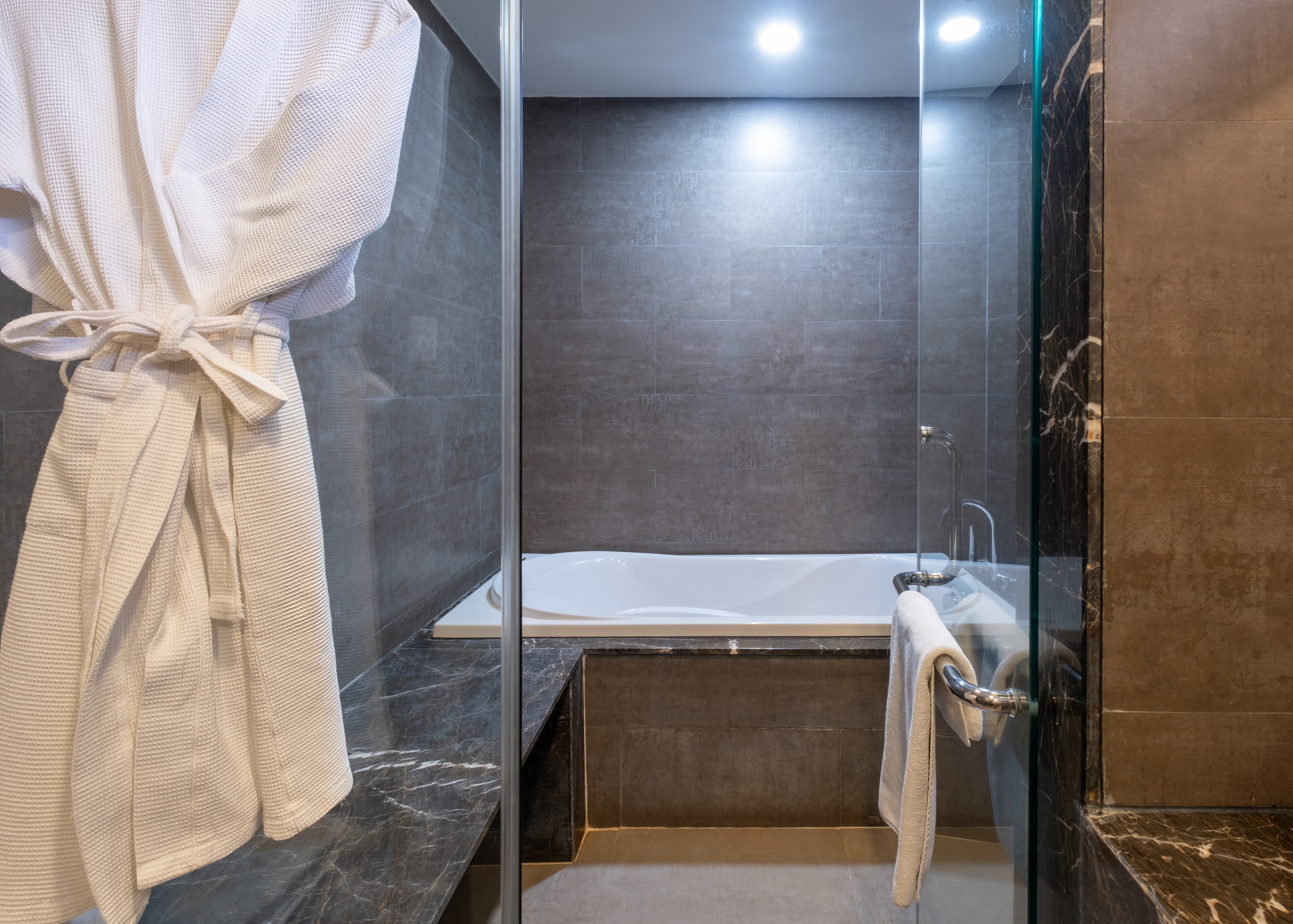 ストリートビュー付きデラックスキングルーム - 温泉込み