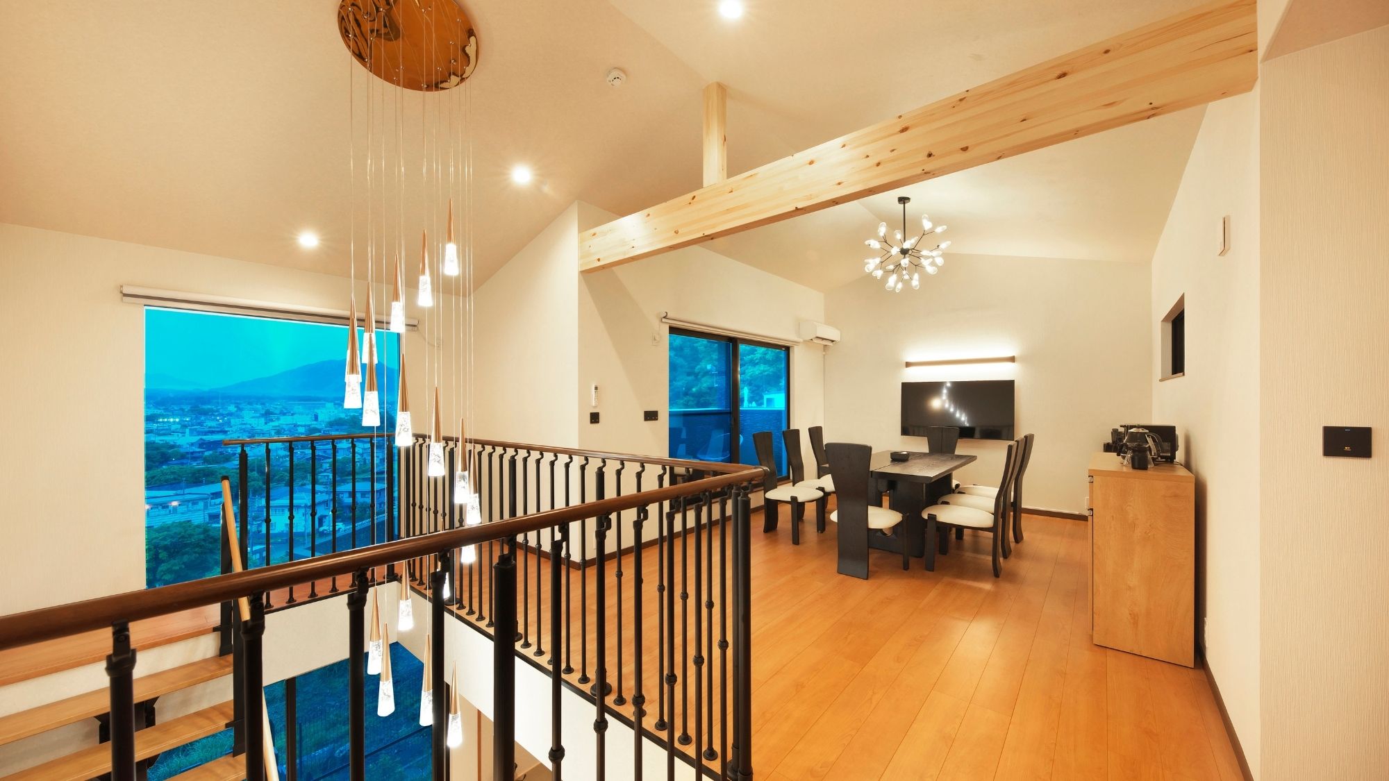 【バルコニーヴィラ】2階ダイニング