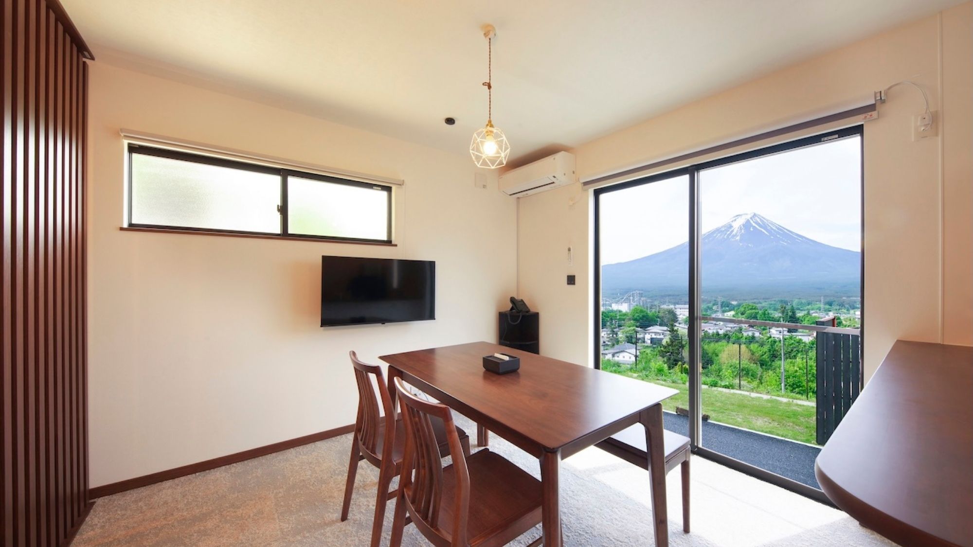 【ルーフトップヴィラ】1階ダイニングスペース