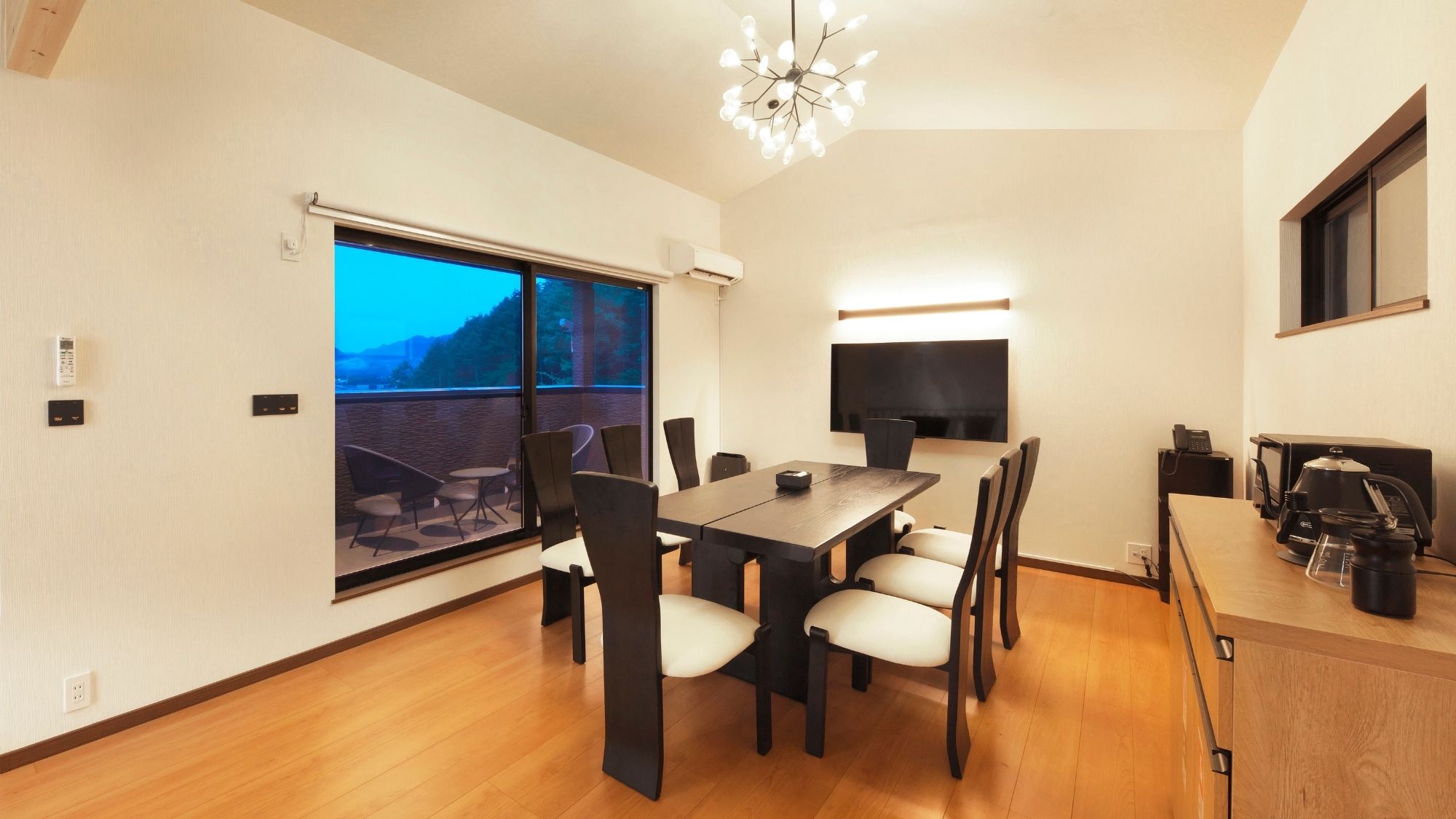 【バルコニーヴィラ】2階ダイニング