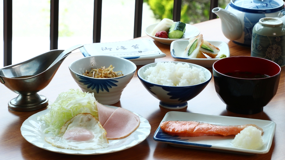 【朝食のみ】朝ごはんで一日の活力を！四季折々の山中湖を満喫