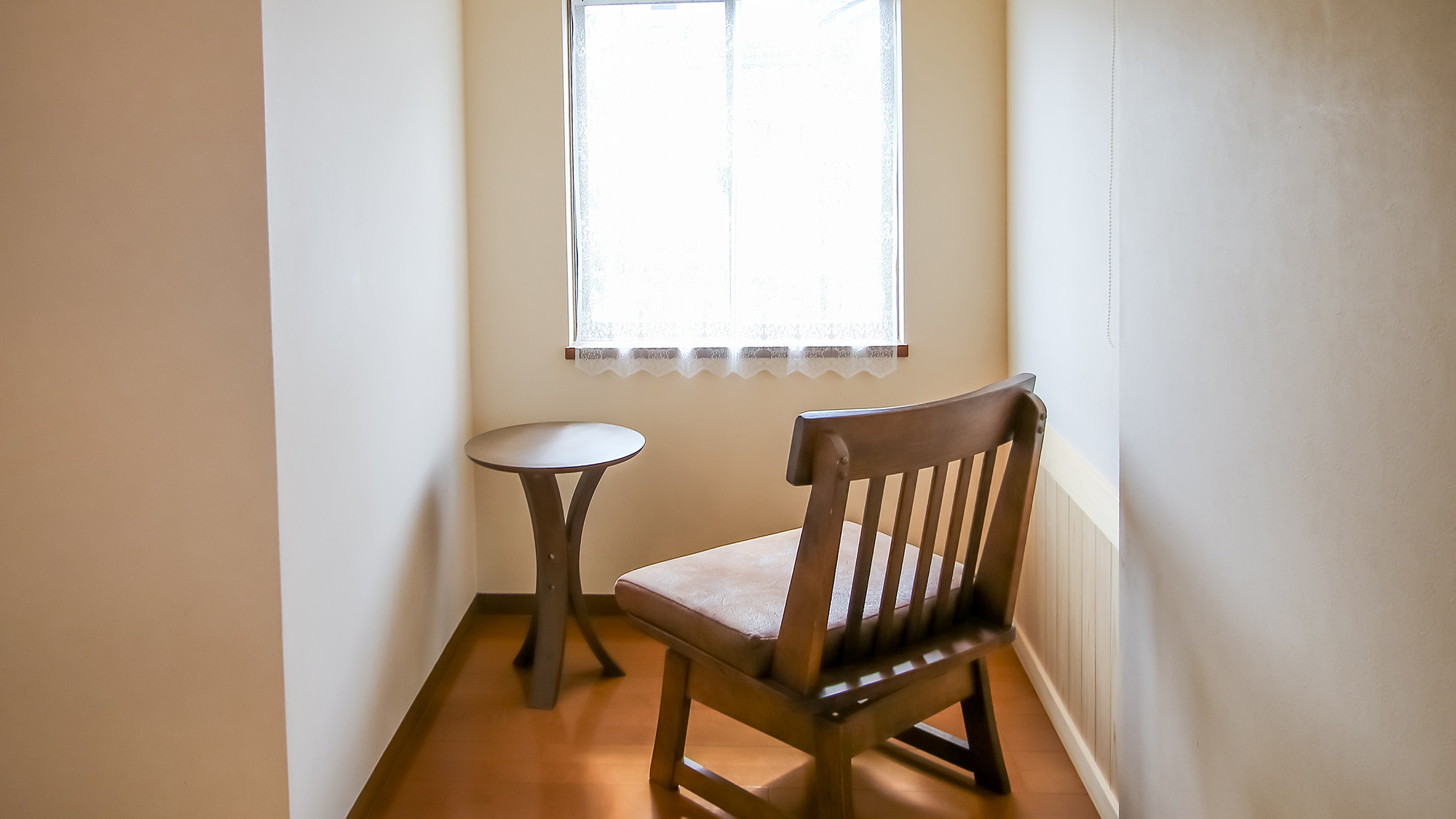 【和室6畳　ぼたんの間】本を読んだりコーヒーを飲んだり、一人だけの空間でのんびりお過ごしください