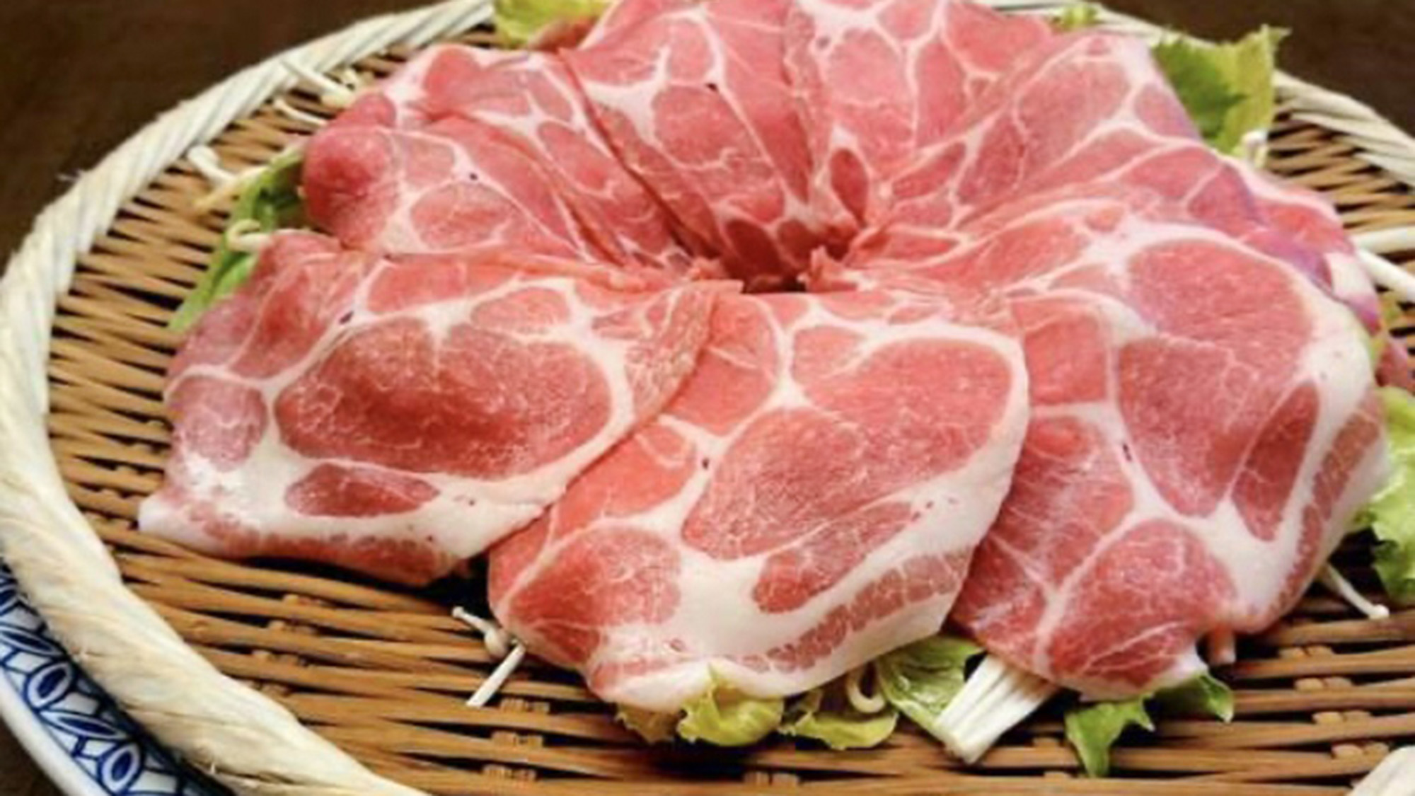 【夕食一例】蒸気で蒸し上げる国産豚ロースと野菜。素材の旨みがぎゅっと凝縮しています