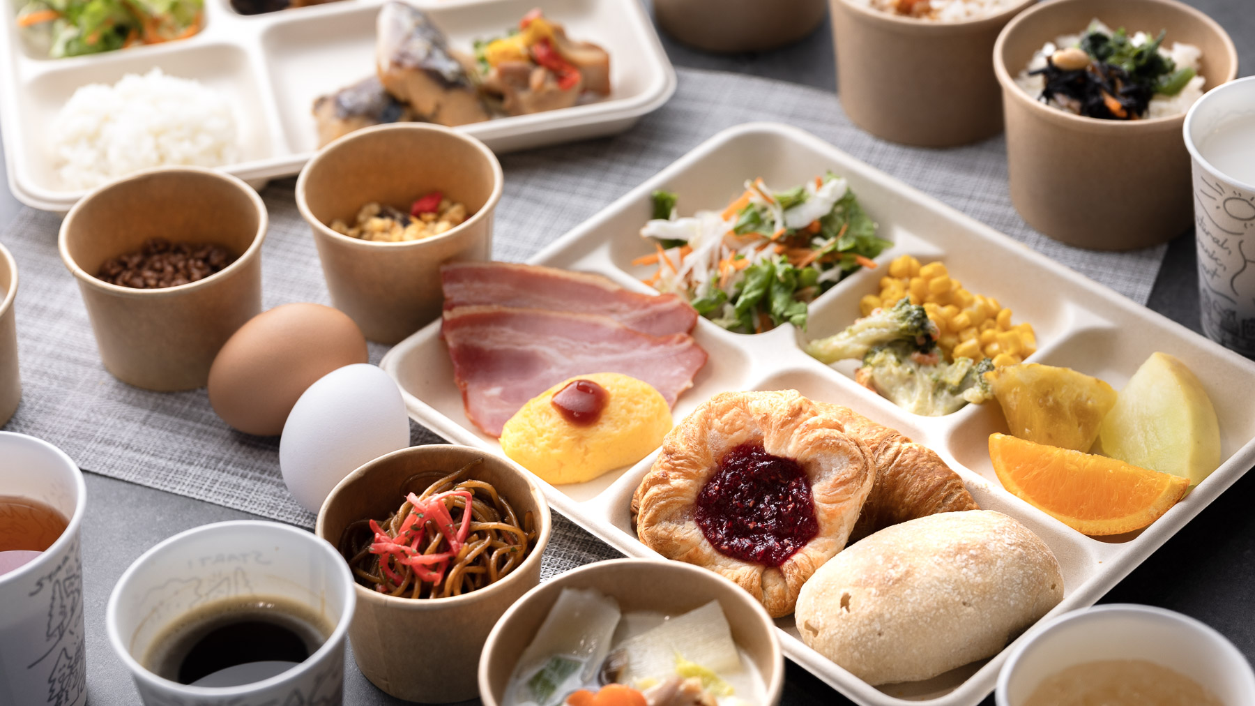 【無料朝食】彩鮮やかに盛り付け