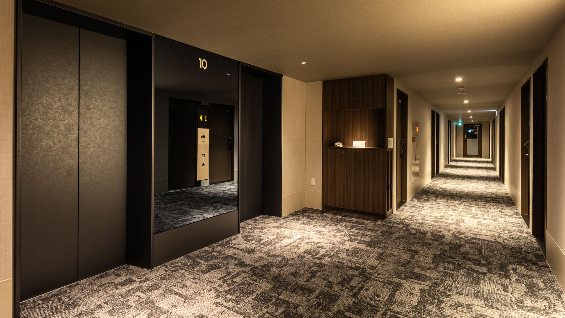 各階エレベーター前