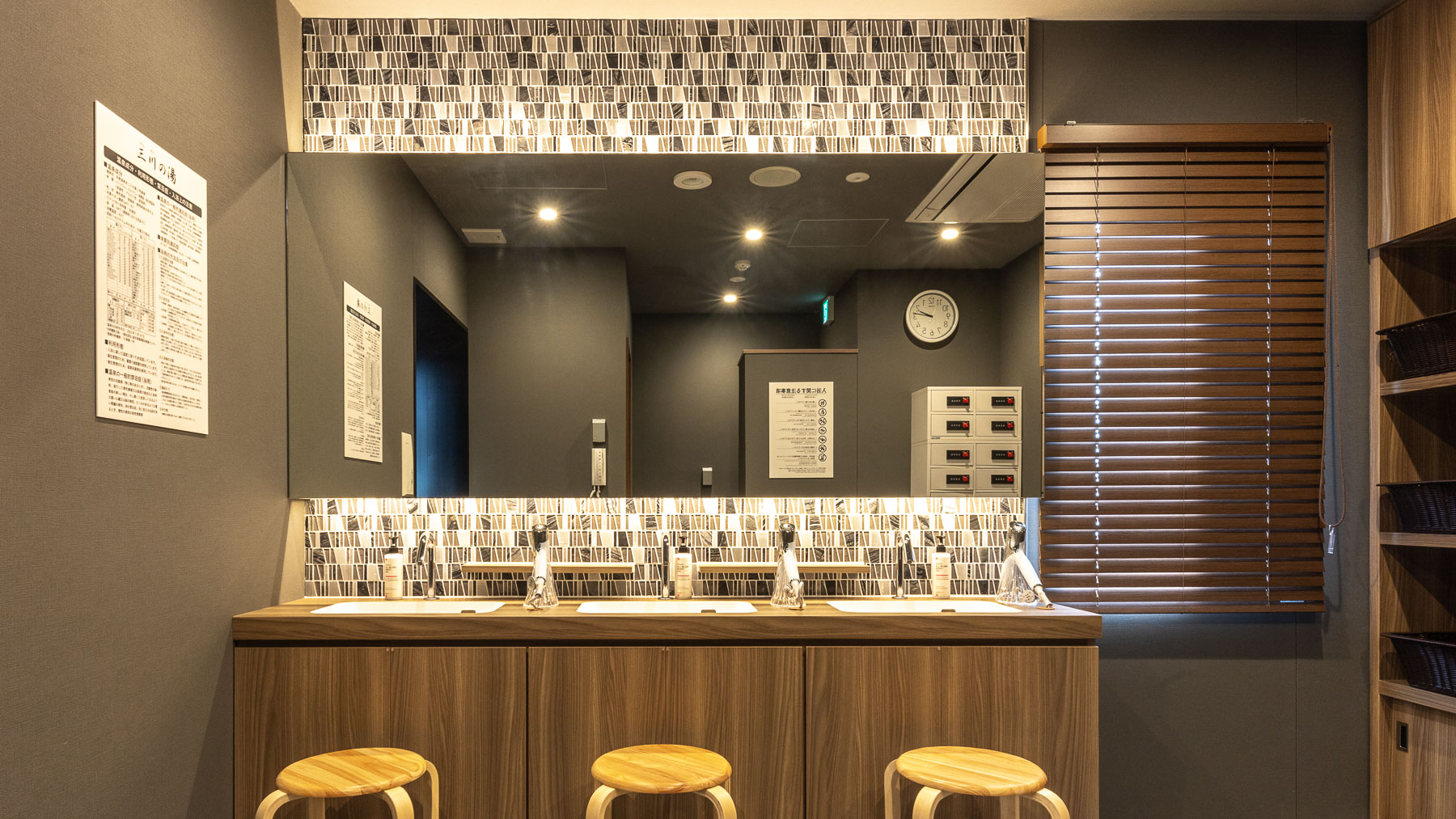 【脱衣所】ピカピカのシンクです