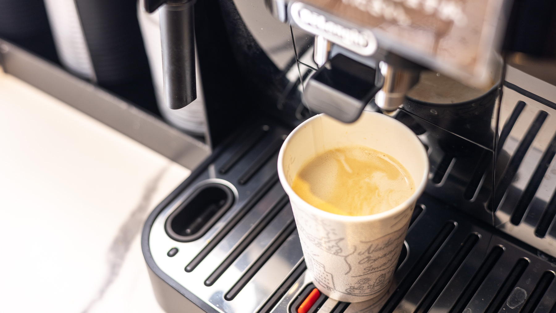 店舗で豆を焙煎した特製コーヒー