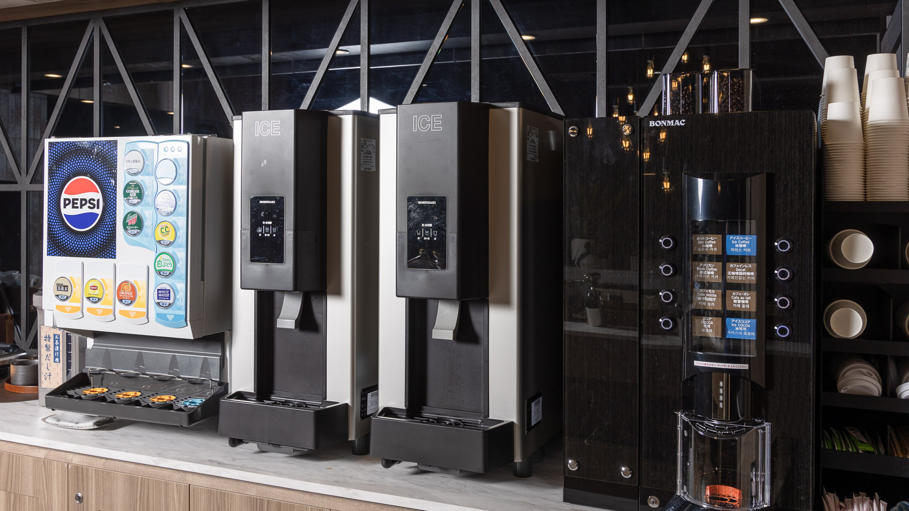 【無料朝食】ドリンクサーバー＆コーヒーサーバー