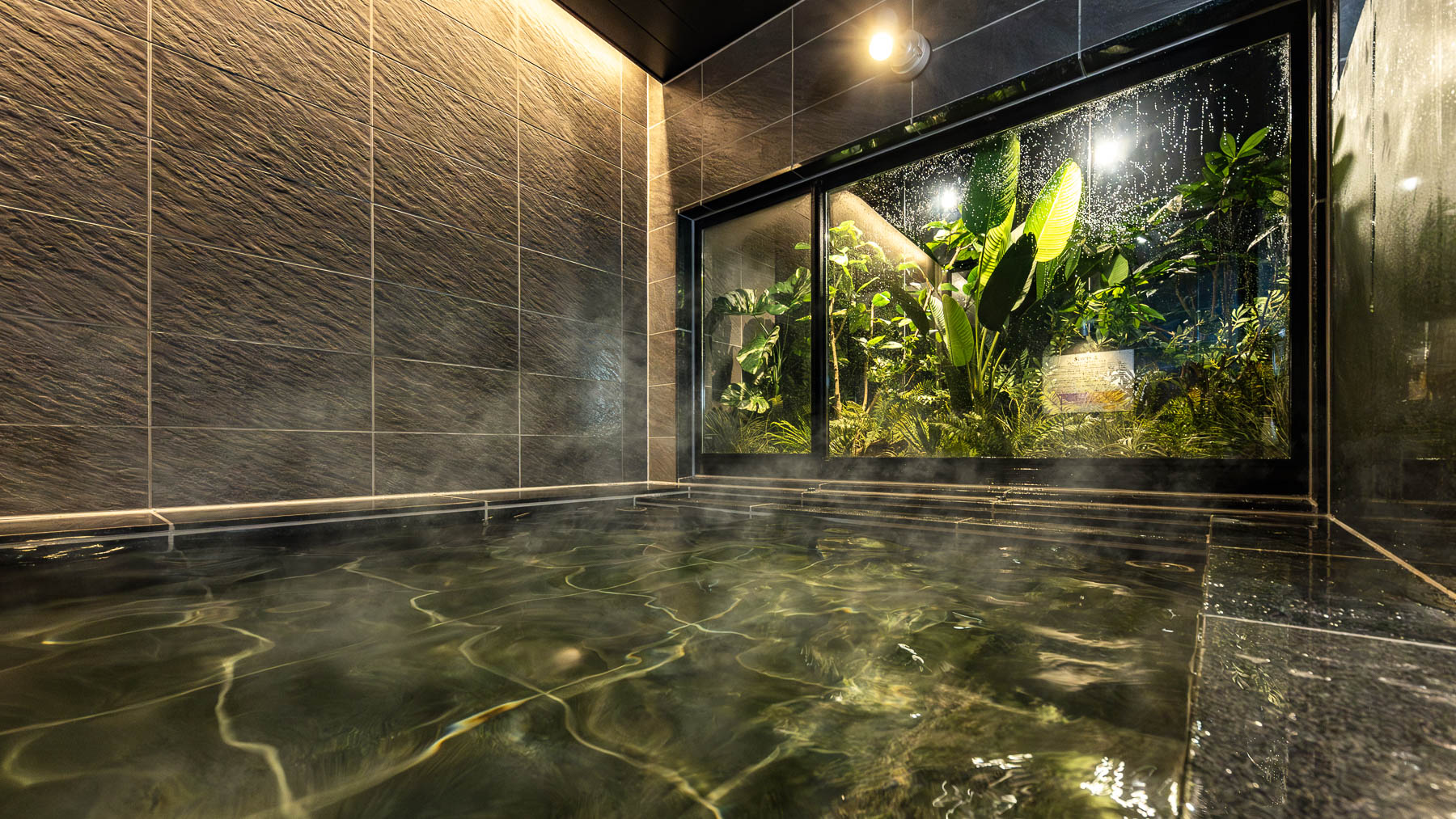 【天然温泉】男女別の為、毎日自由にお入りください