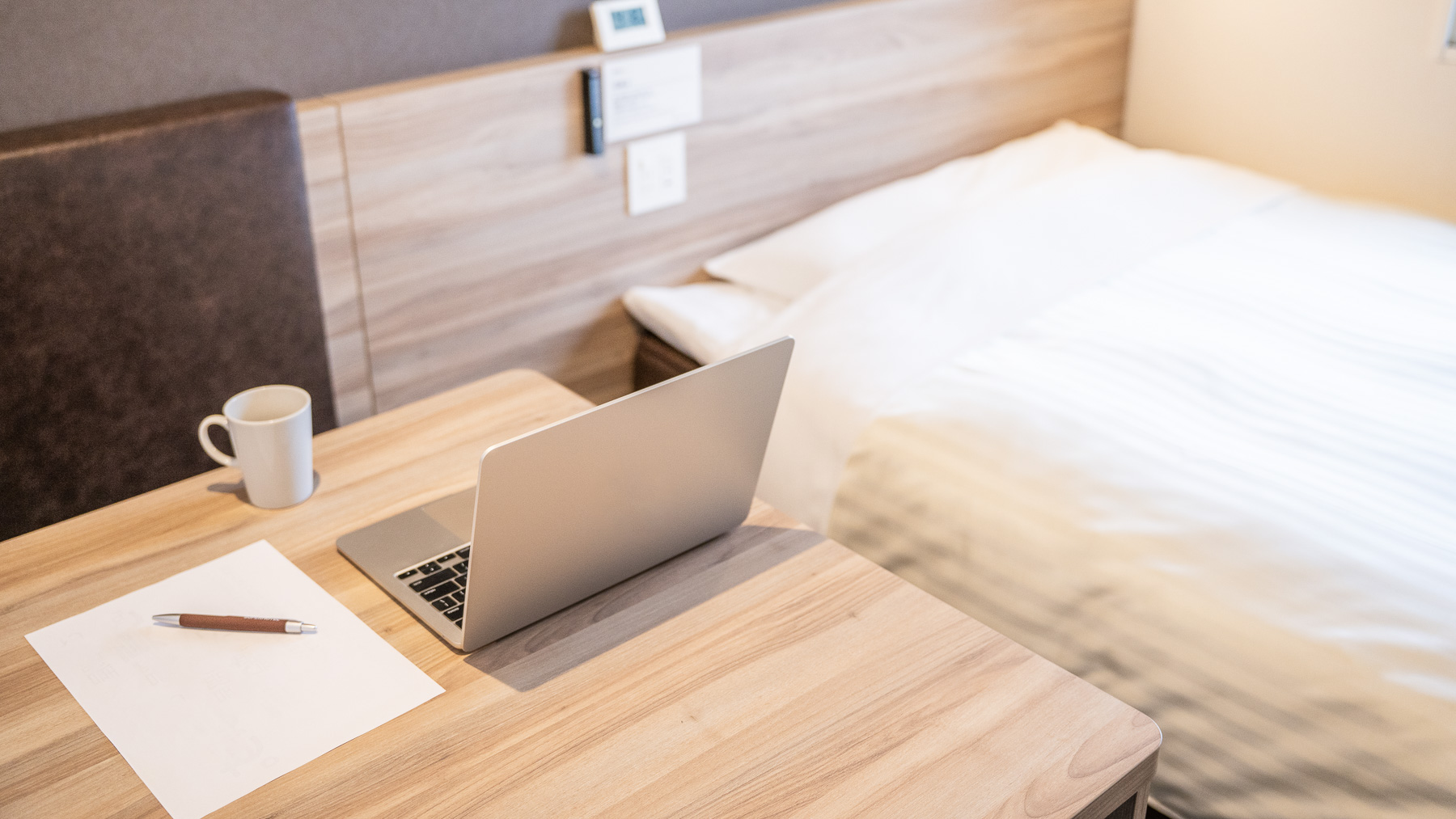 【エクストラルーム】広々デスクでお仕事もはかどります