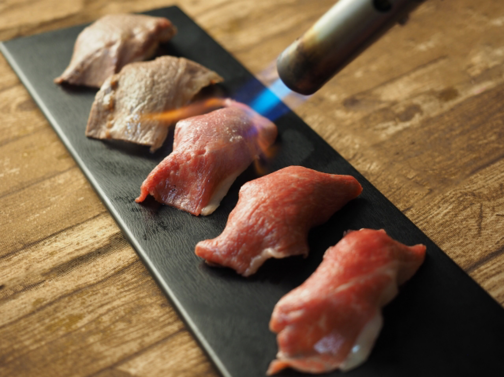 【夕食アップグレード】通常ブッフェ＆白老牛炙り寿司！スタッフが目の前で炙ります！【朝/夕食ブッフェ】
