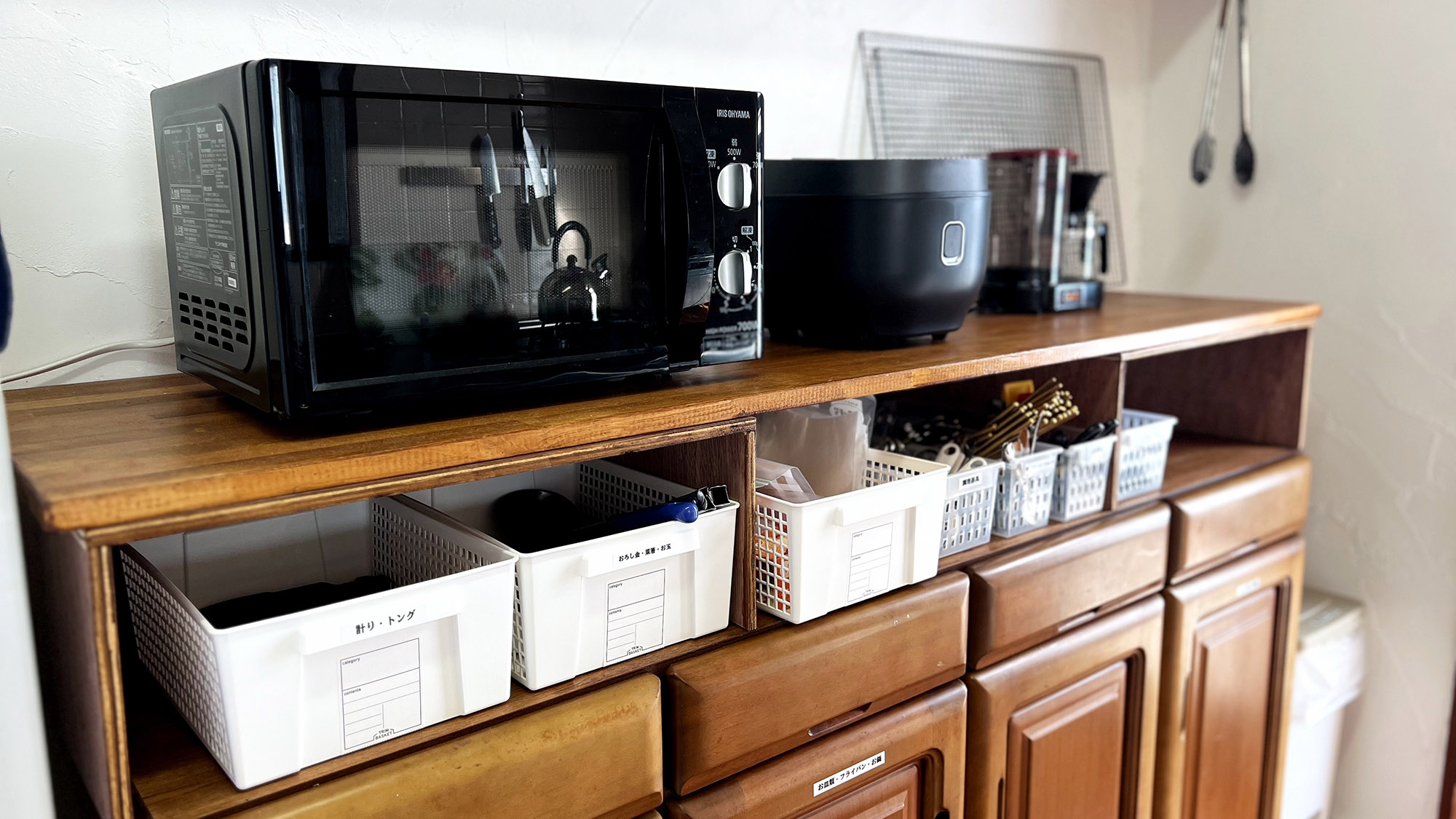 ・【キッチン】電子レンジや炊飯器、調理器具が揃っており本格的な自炊が可能です