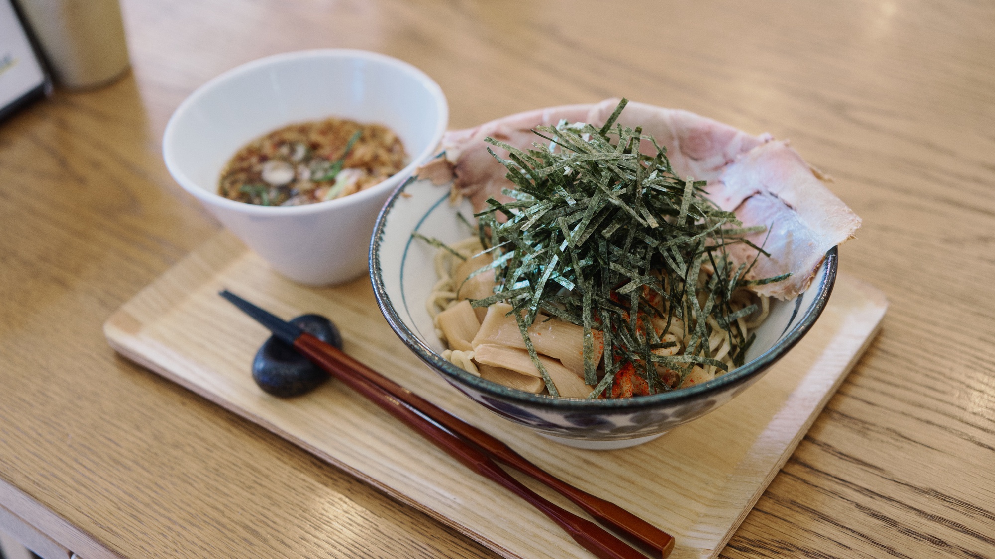 吟麦製麺(麺)・・・徒歩2分