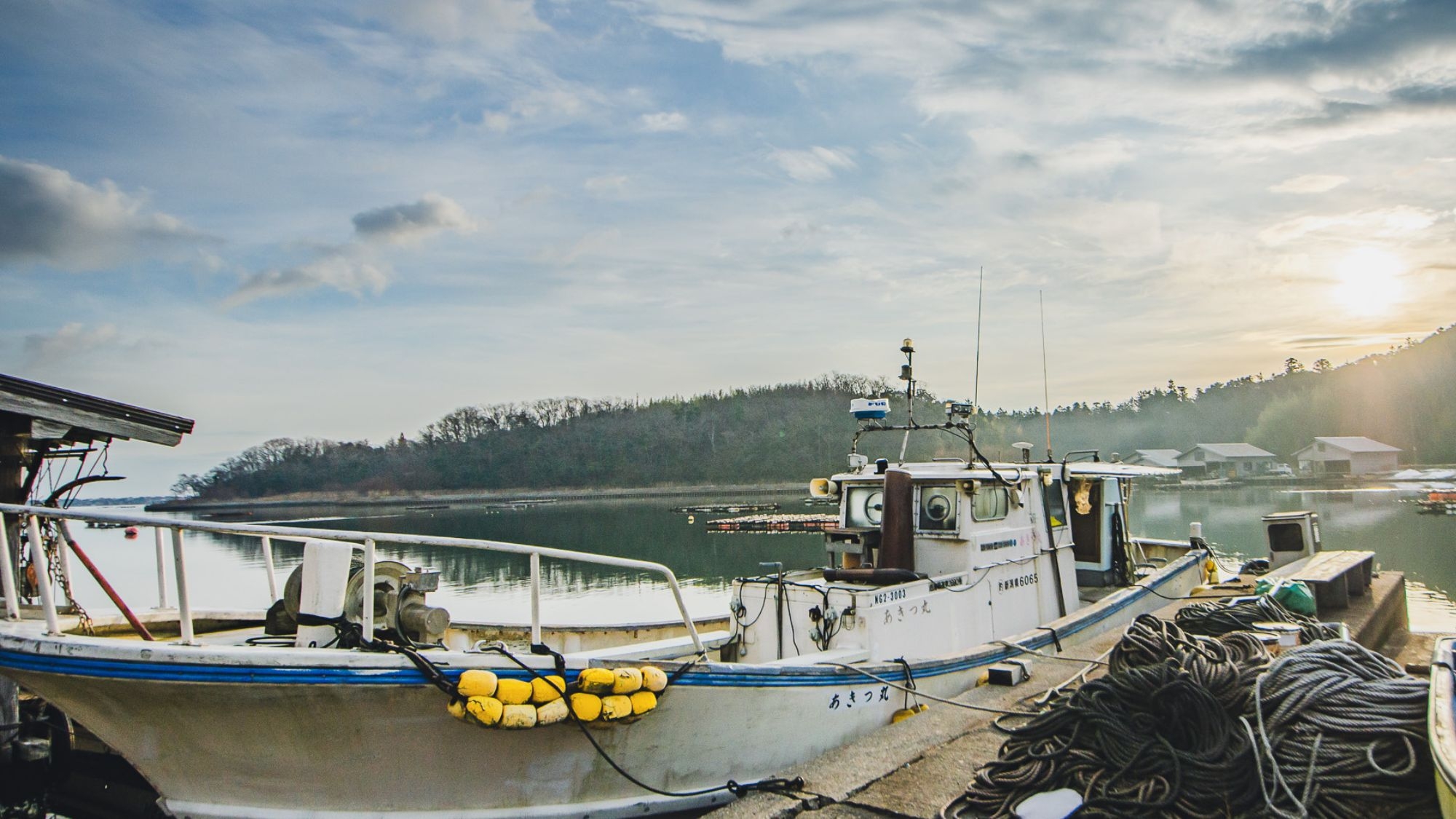 11月まで【家族・グループにおすすめ】加茂湖遊覧船クルーズで牡蠣生育状況のレクチャー体験！佐渡古民家