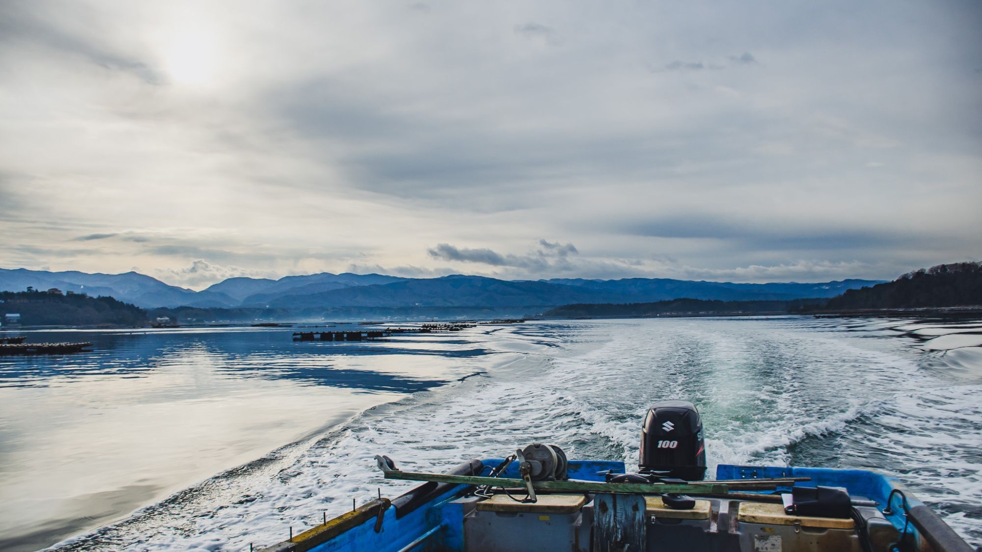 11月まで【家族・グループにおすすめ】加茂湖遊覧船クルーズで牡蠣生育状況のレクチャー体験！佐渡古民家