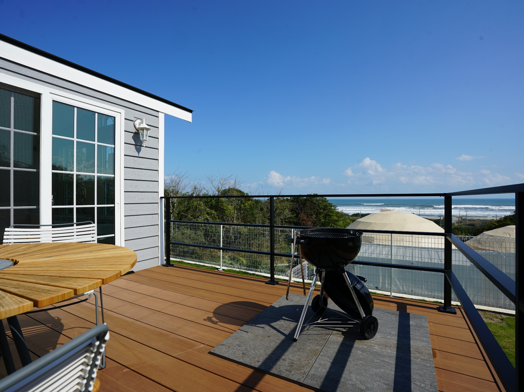 コテージ 「ロイヤル」デッキ 持ち込みBBQも可能！(※要事前予約)