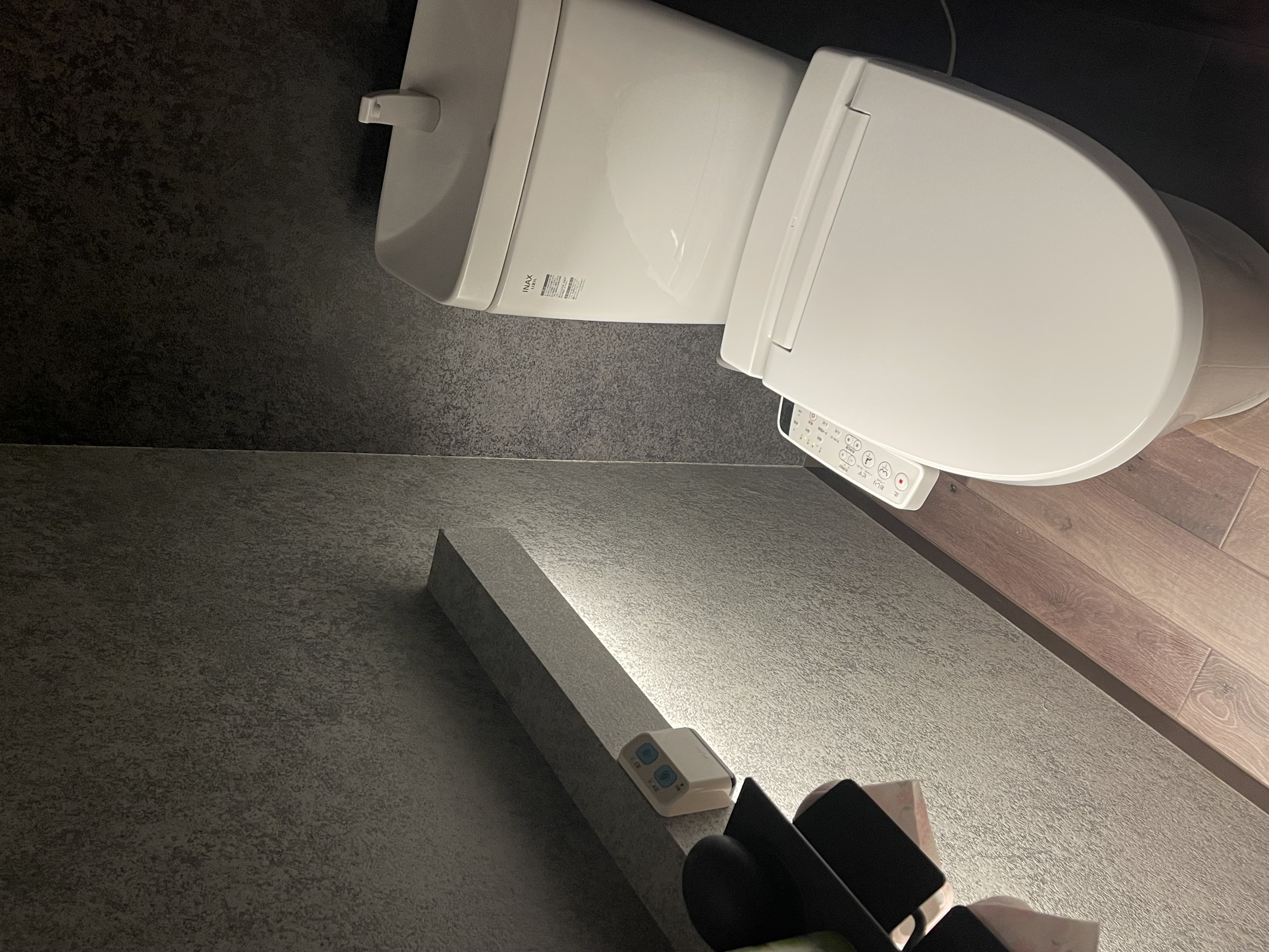 女子トイレ男子トイレ分かれております。ウォシュレット付き