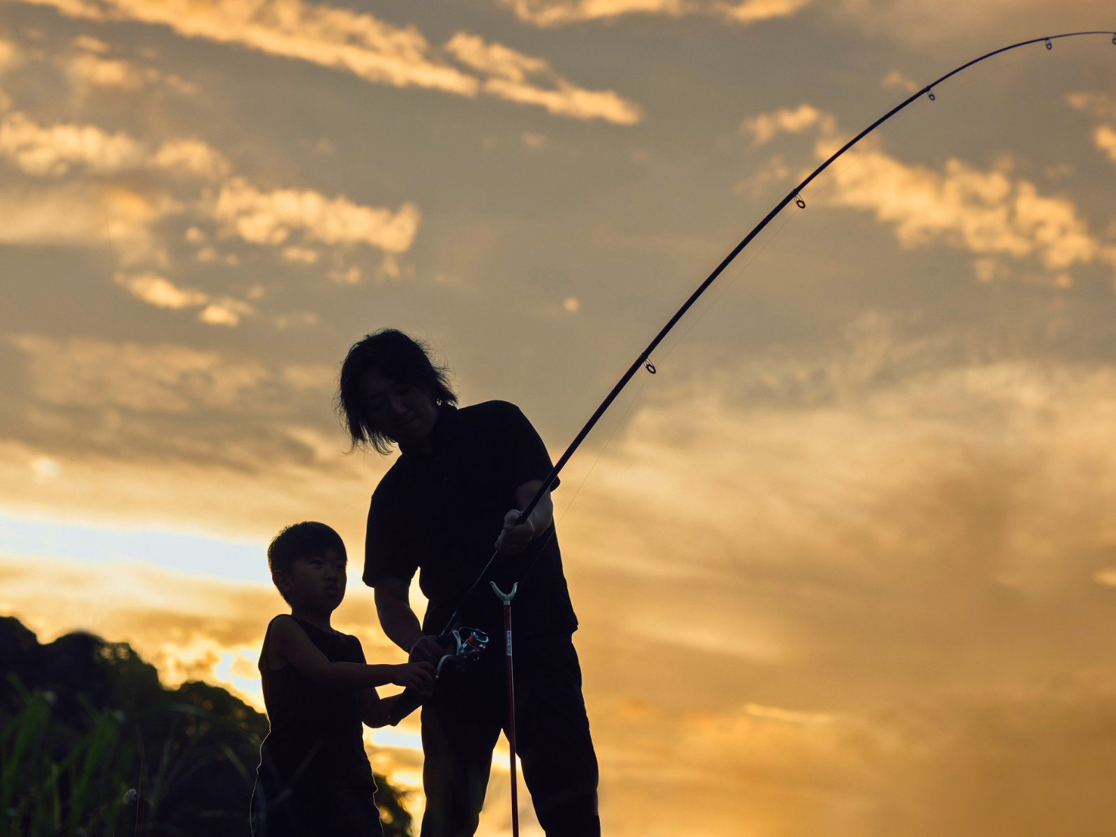 夕暮れの鰻釣り