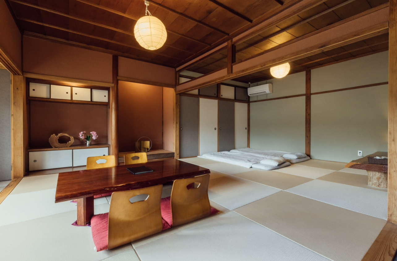 お布団は羽毛布団をご用意させていただいております。