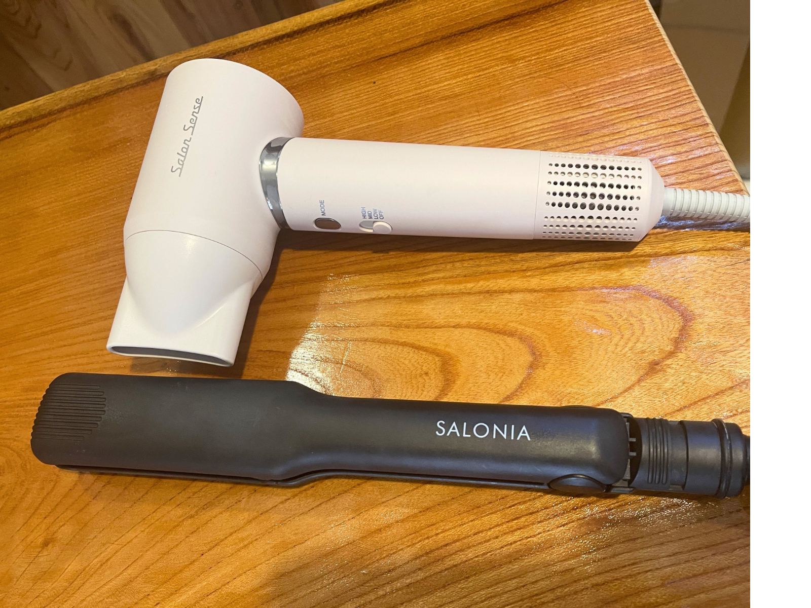 ドライヤー、アイロンも完備