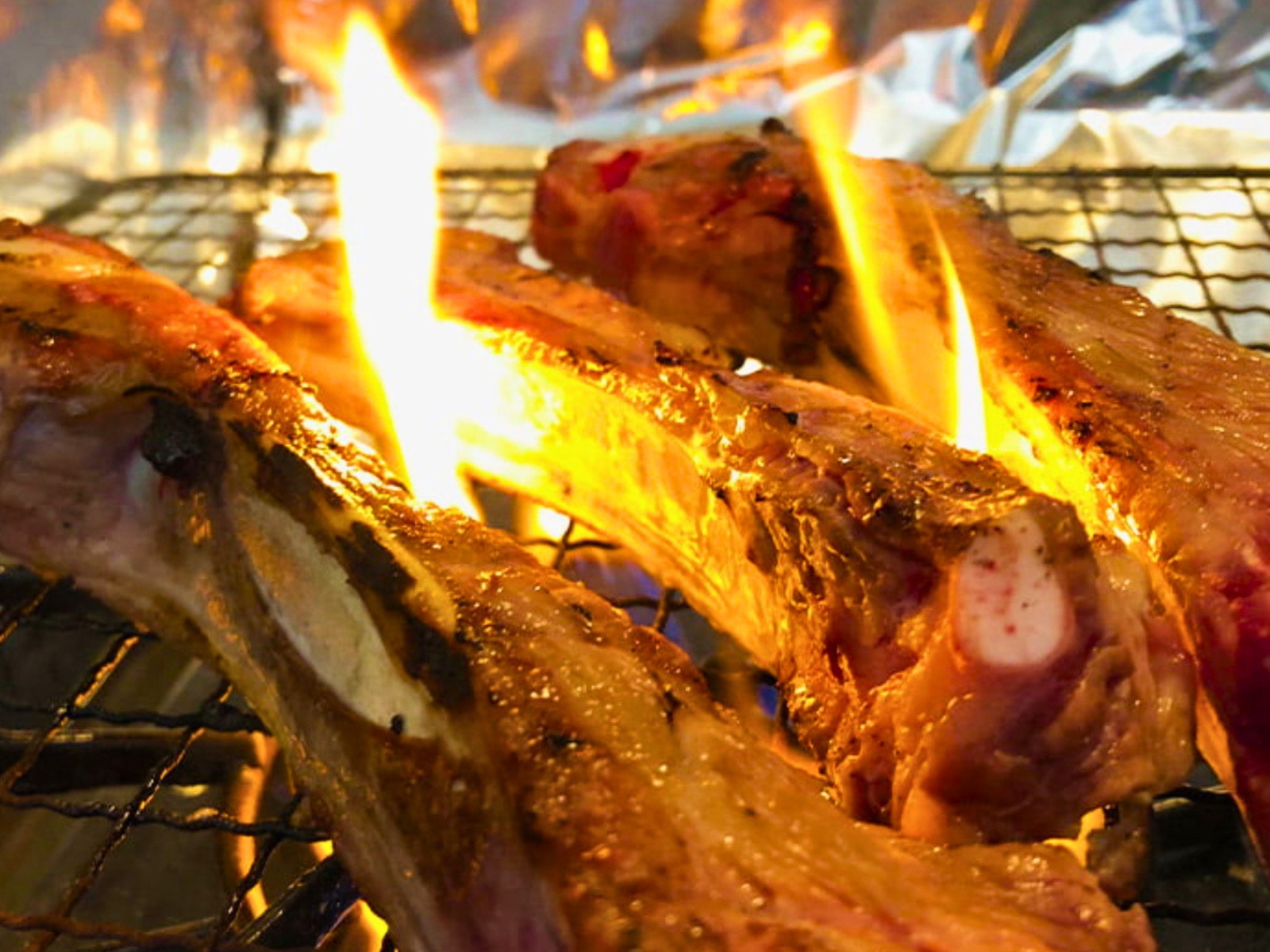 骨付き鹿肉の炭火焼き