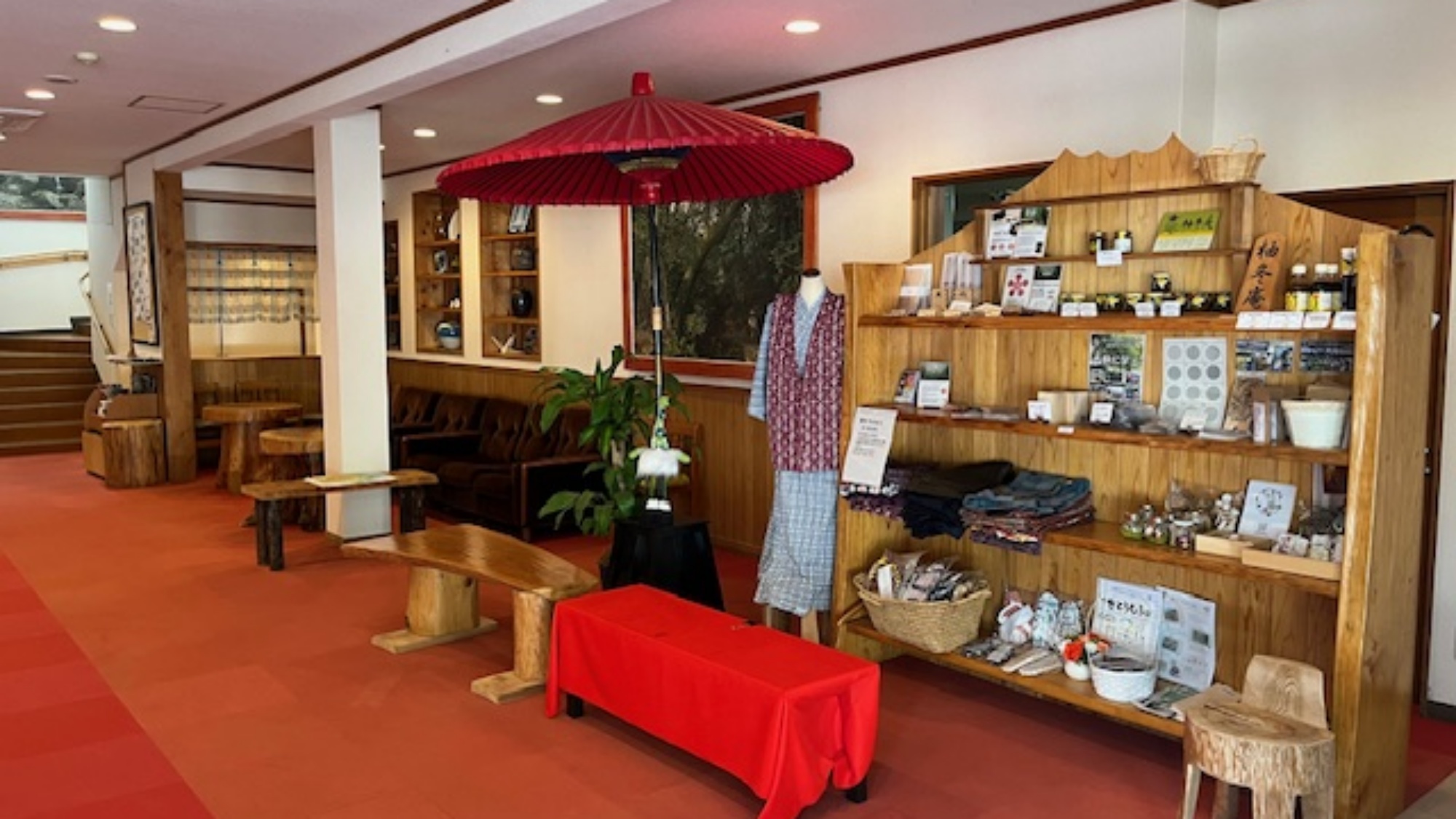 *旅の記念にお土産も