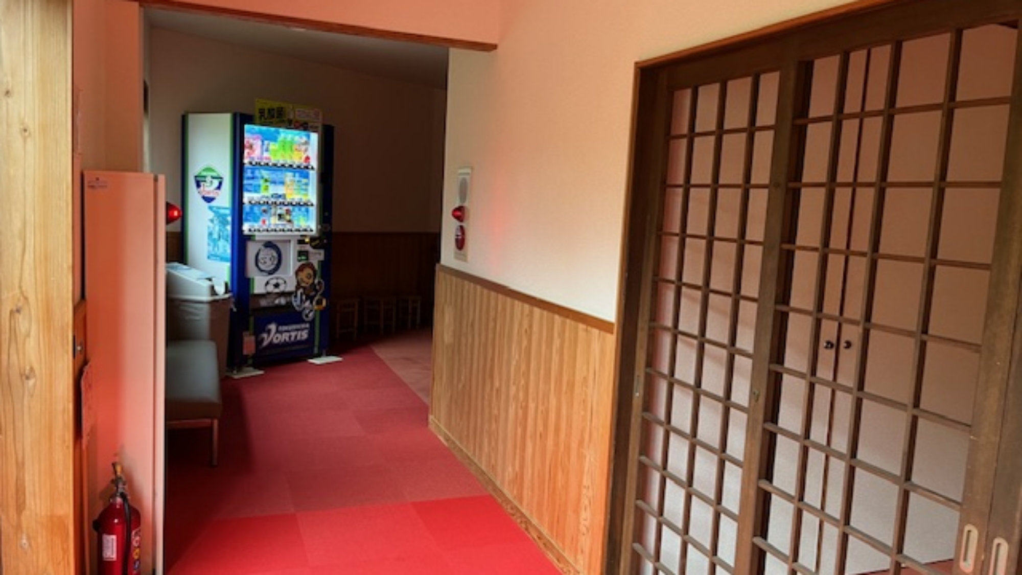 *リラックスルームから大浴場入口へ