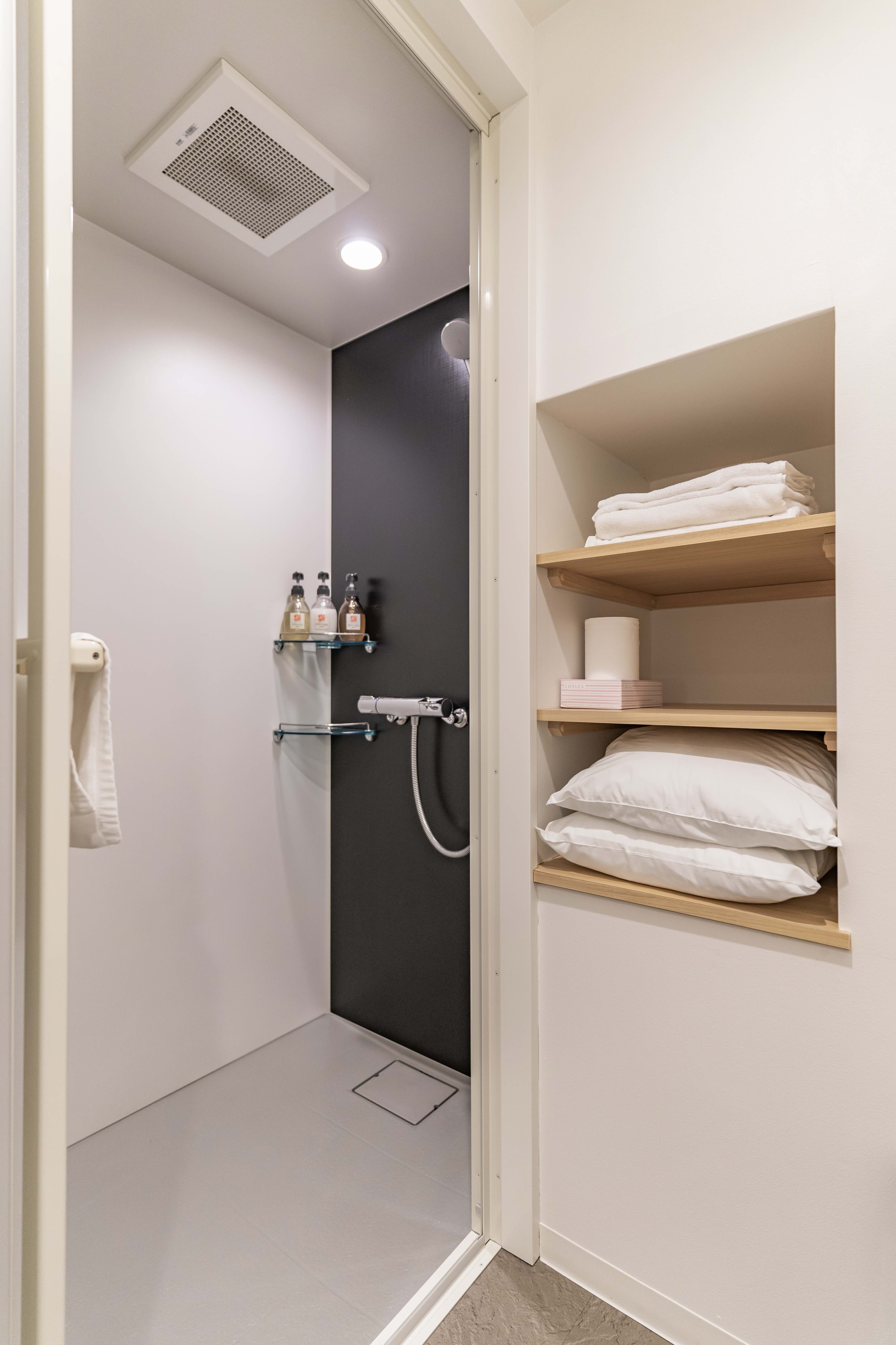 客室 シャワールーム