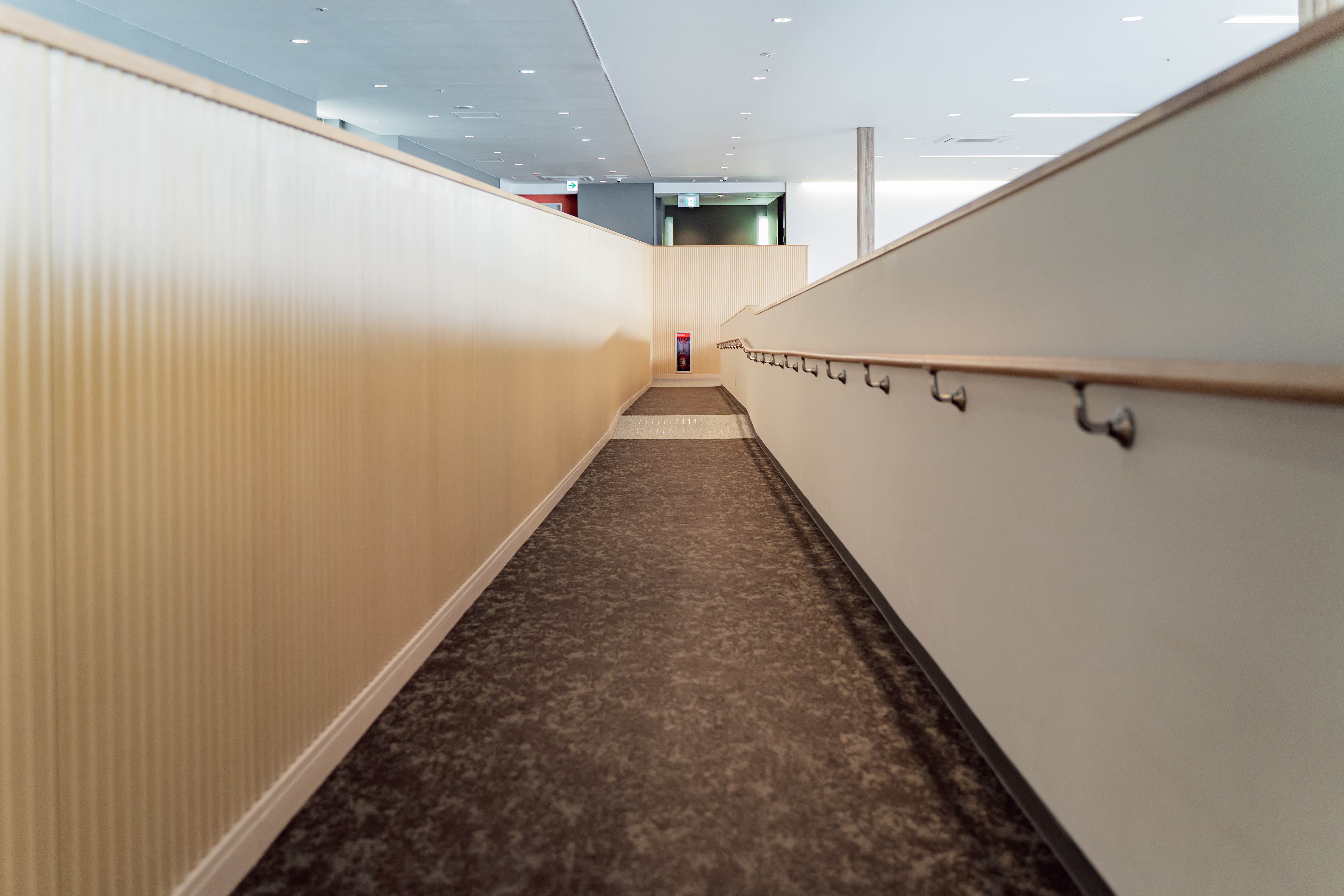 1Fと2Fを繋ぐスロープ