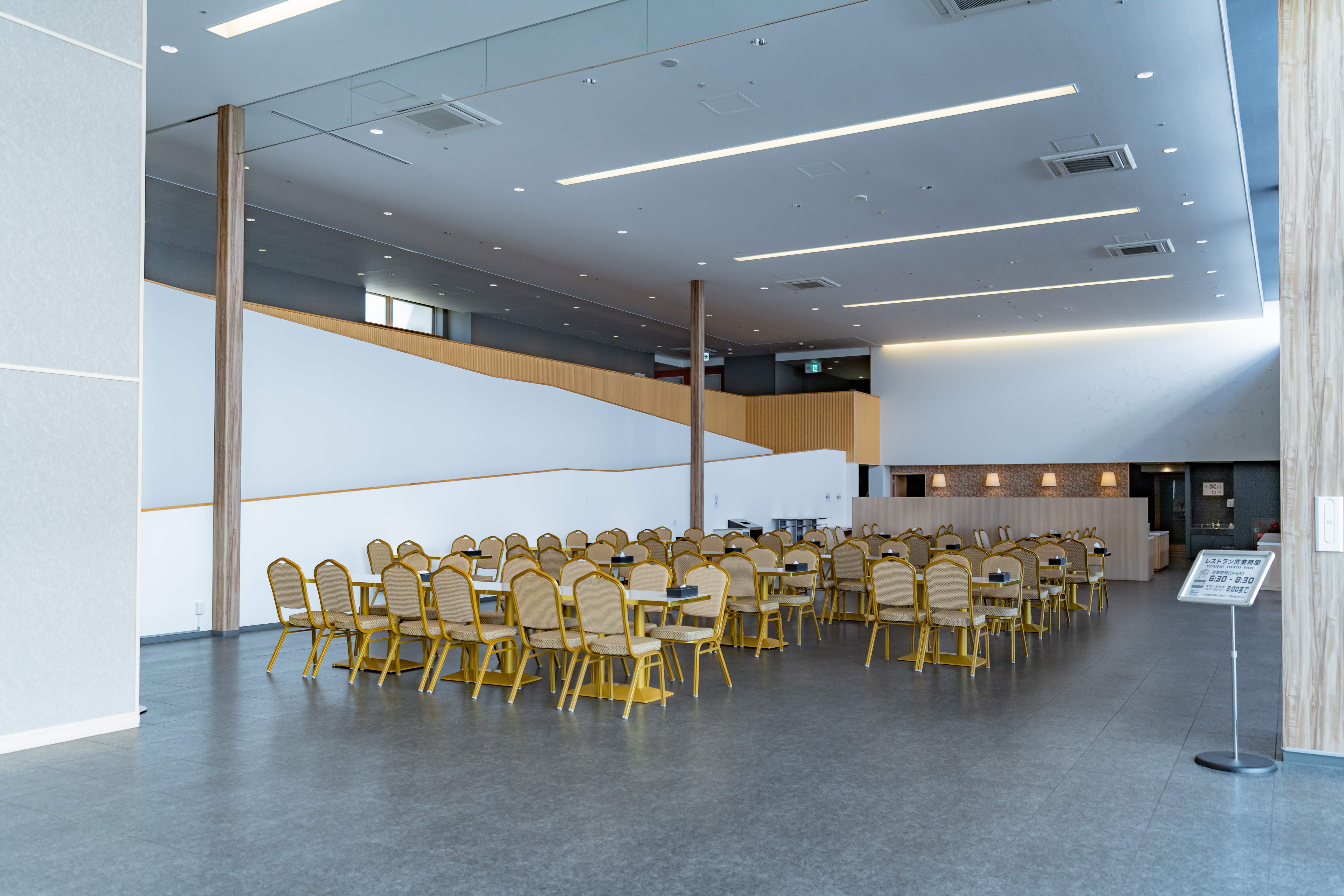 食堂 食事スペース