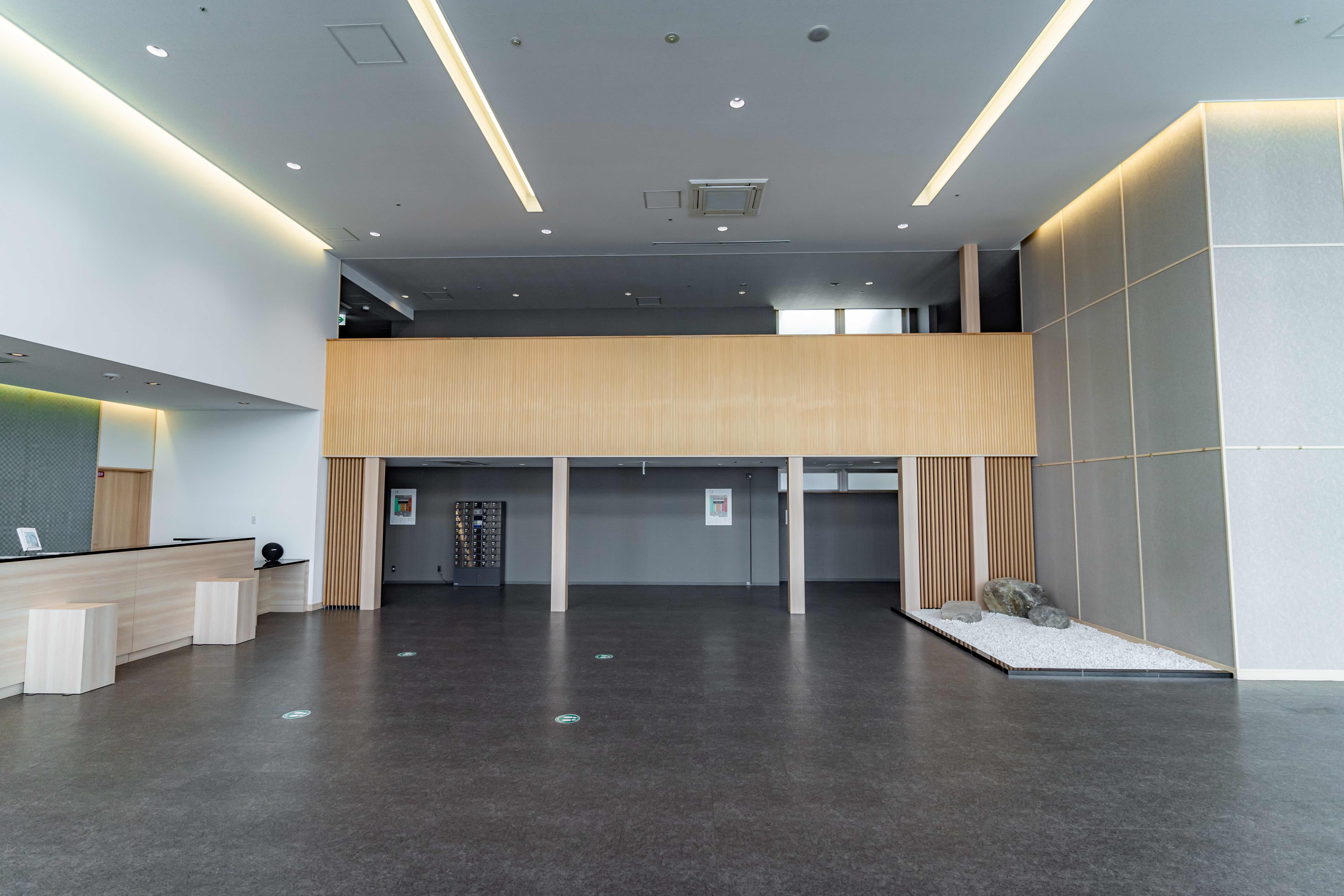 1F ロビー＆フロント(左)