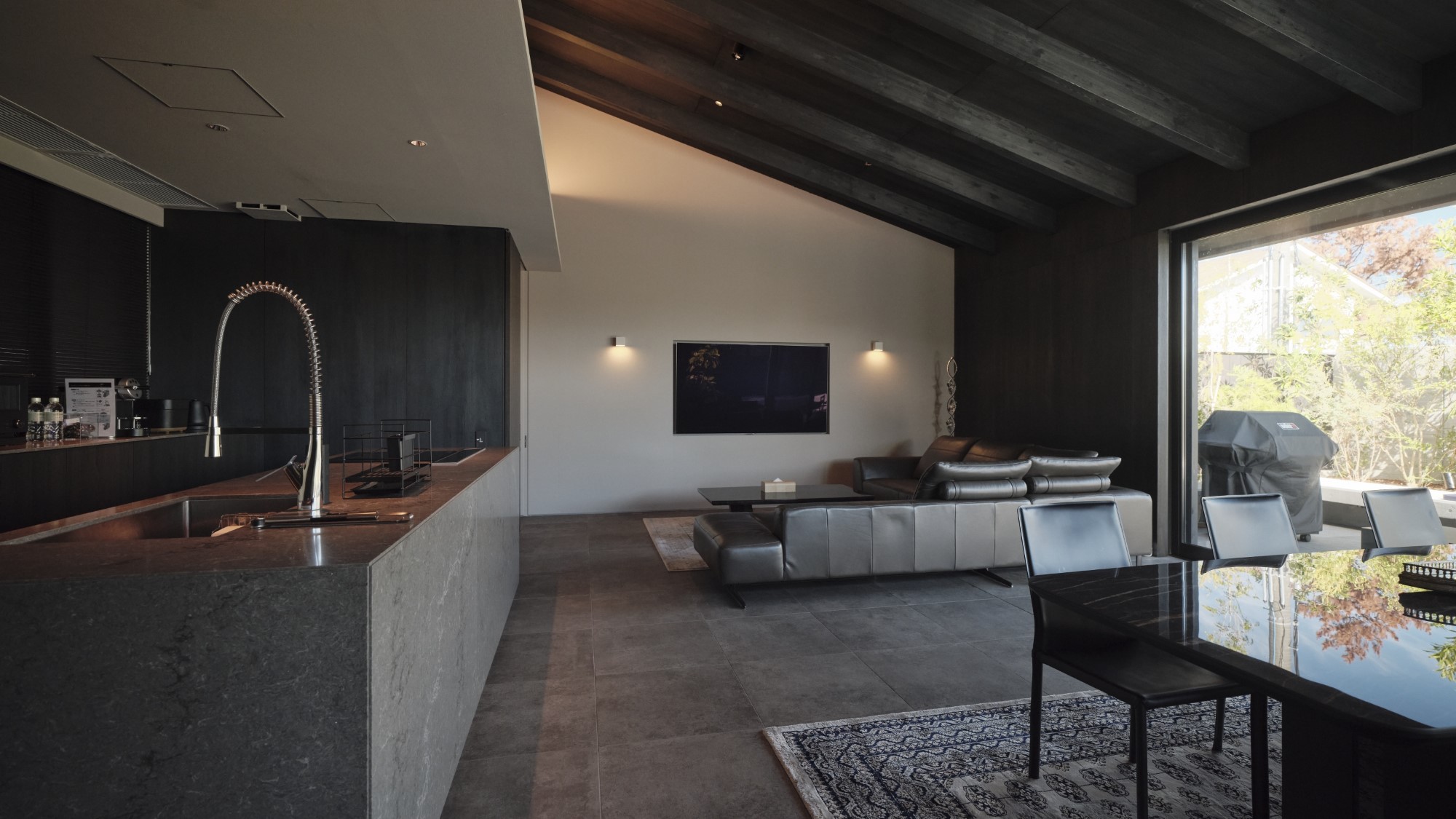 ヴィラB棟　キッチン＆ダイニング