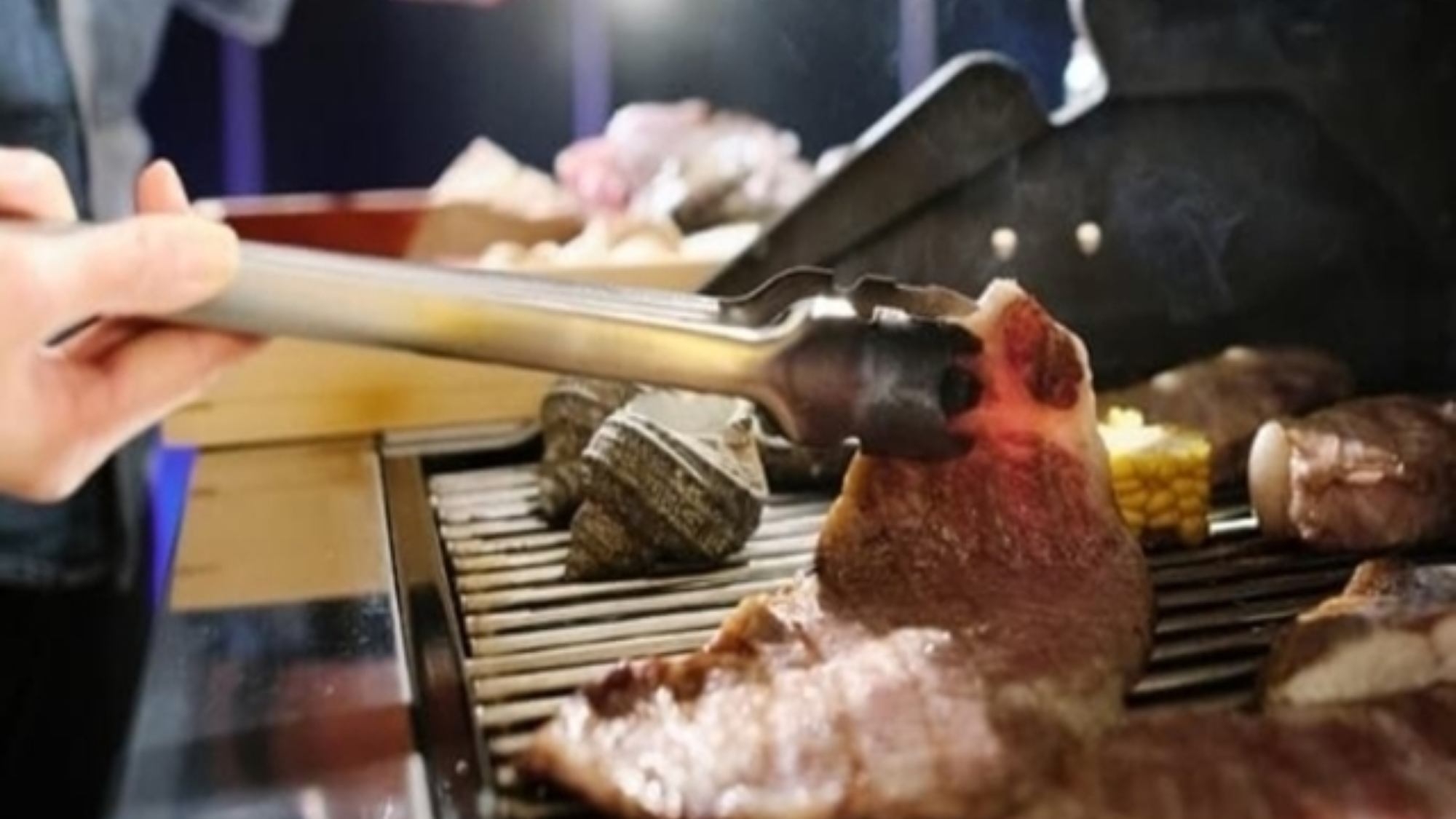 プールサイドテラスで淡路島の恵み味わうBBQプラン｜結雅スイートステイ【1泊2食／8名迄】