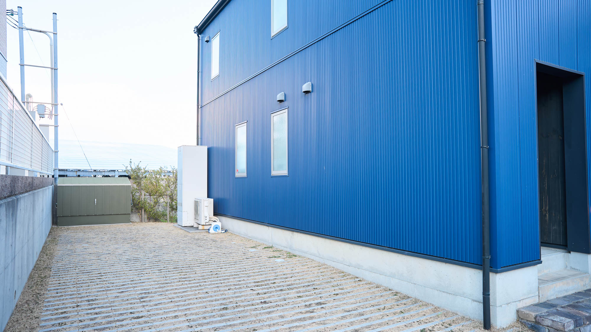 駐車場：屋外2台（無料）