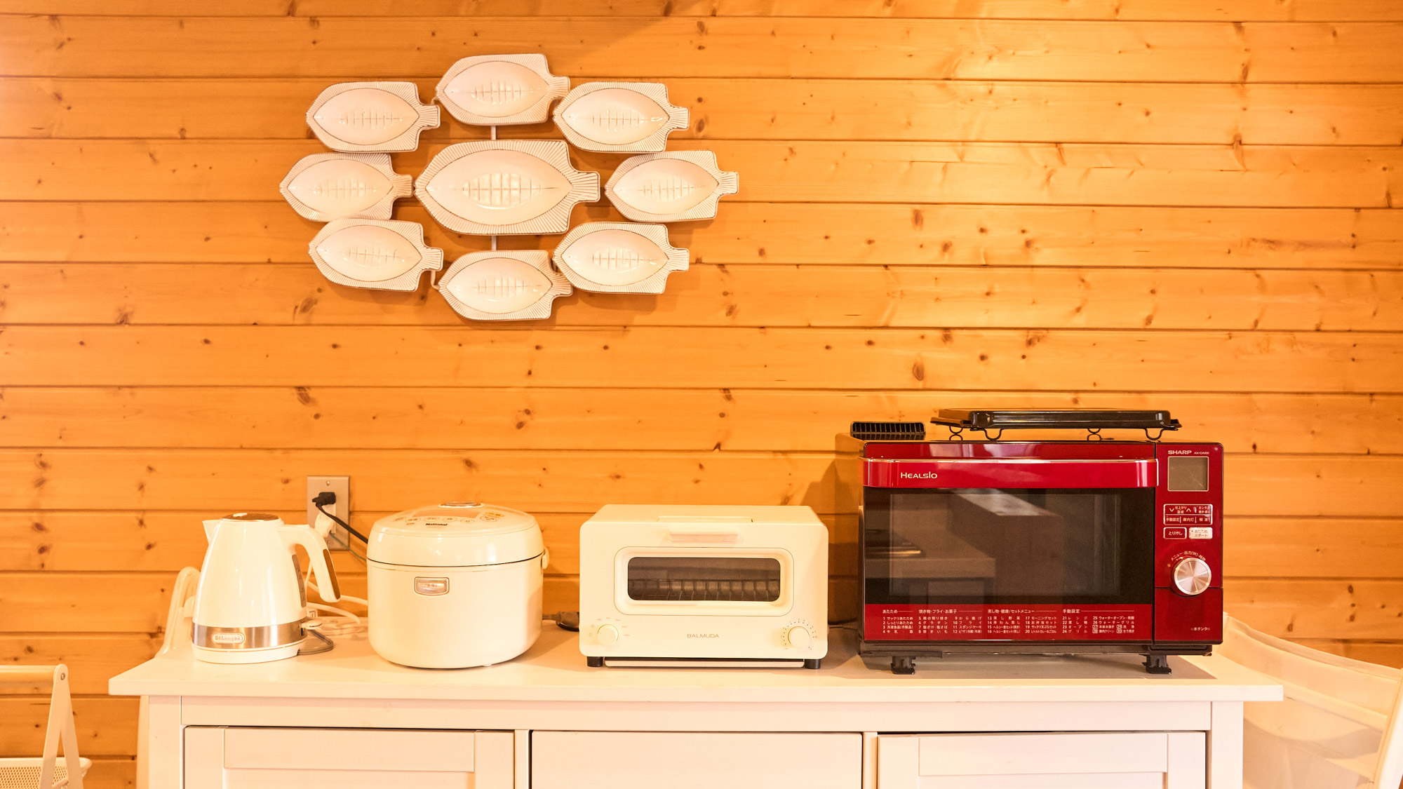 キッチン：料理家電も調理器具も一通りそろっています