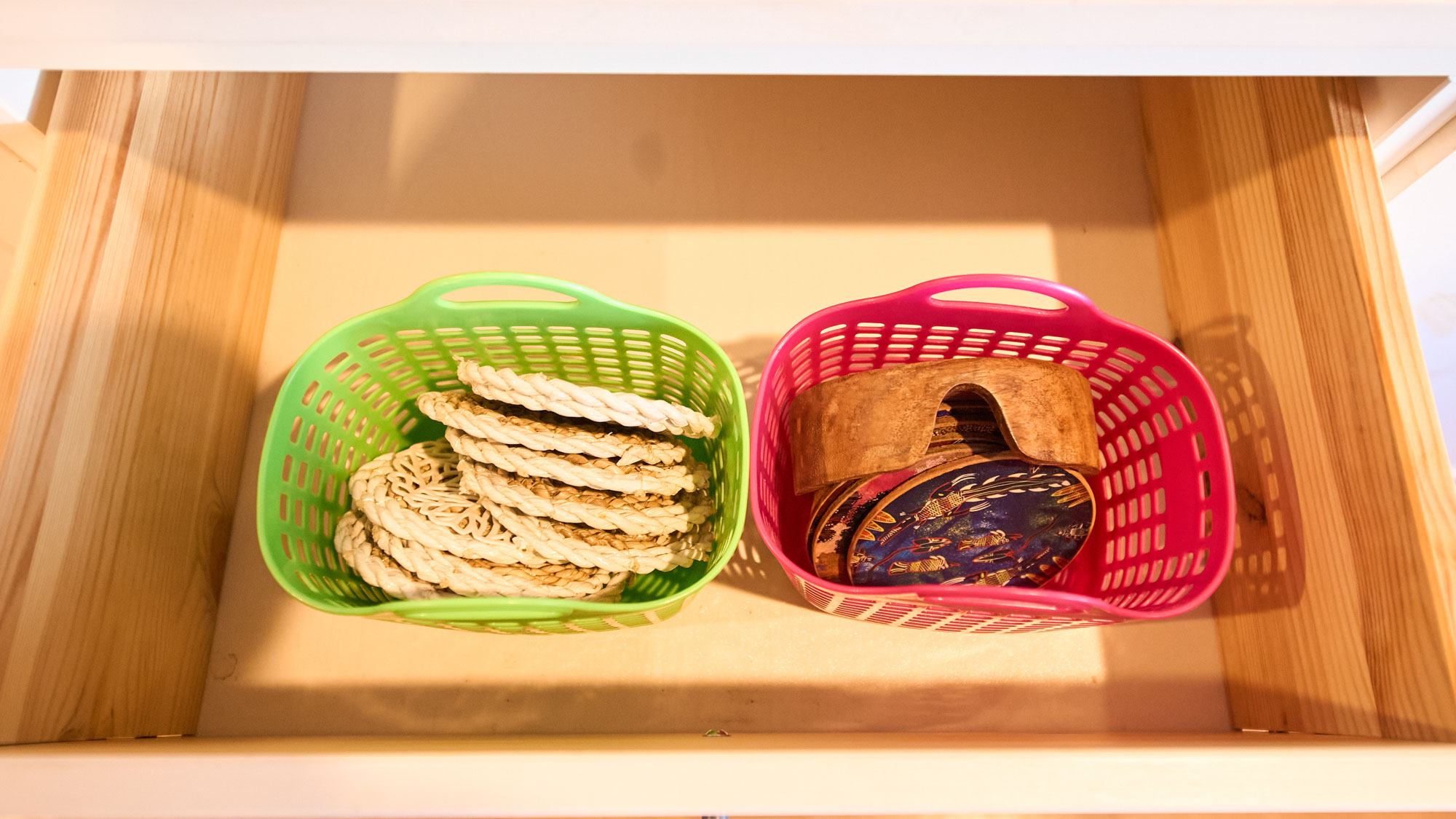 キッチン備品：鍋敷き、トレイ