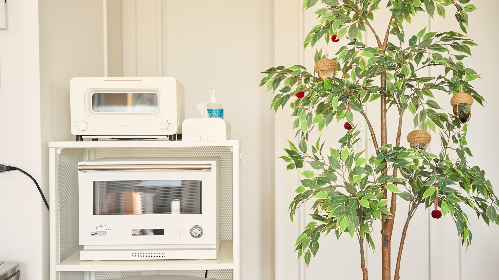 キッチン備品：電子レンジ、トースター