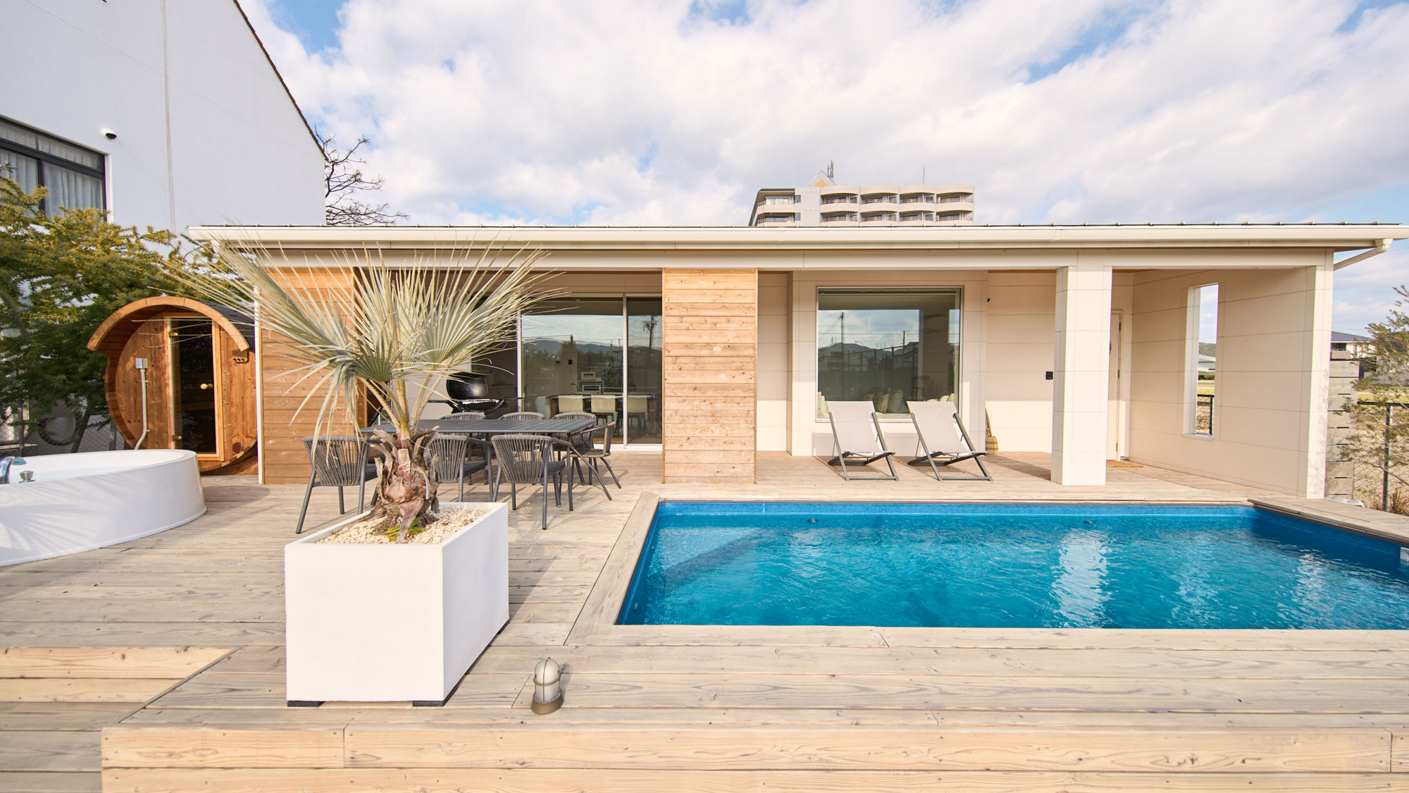 お子様をお連れの方も、見守りやすい設備となっております。