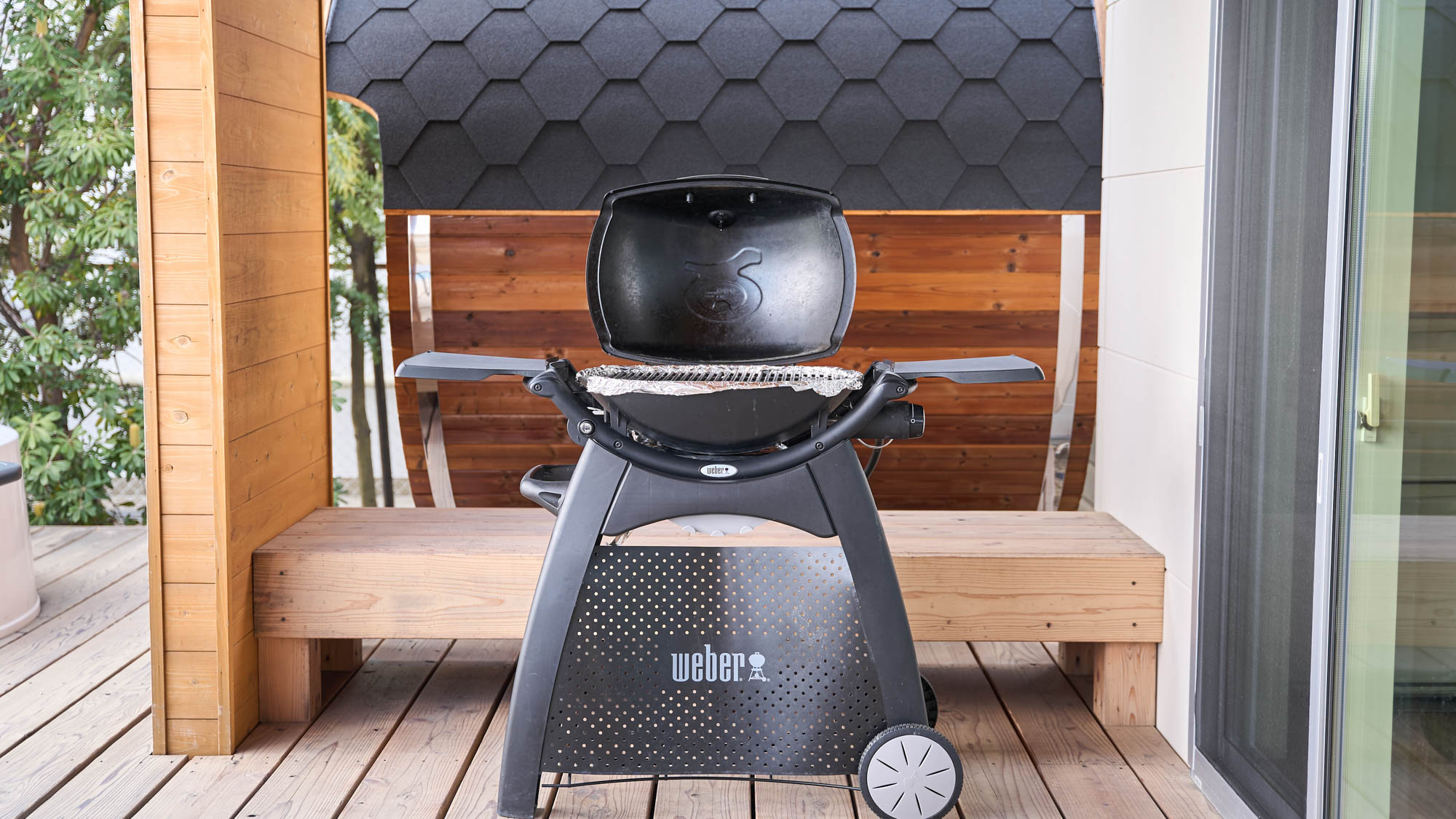 テラスでBBQのご利用が可能です。（有料オプション）ご予約時のオプションでお申込みください