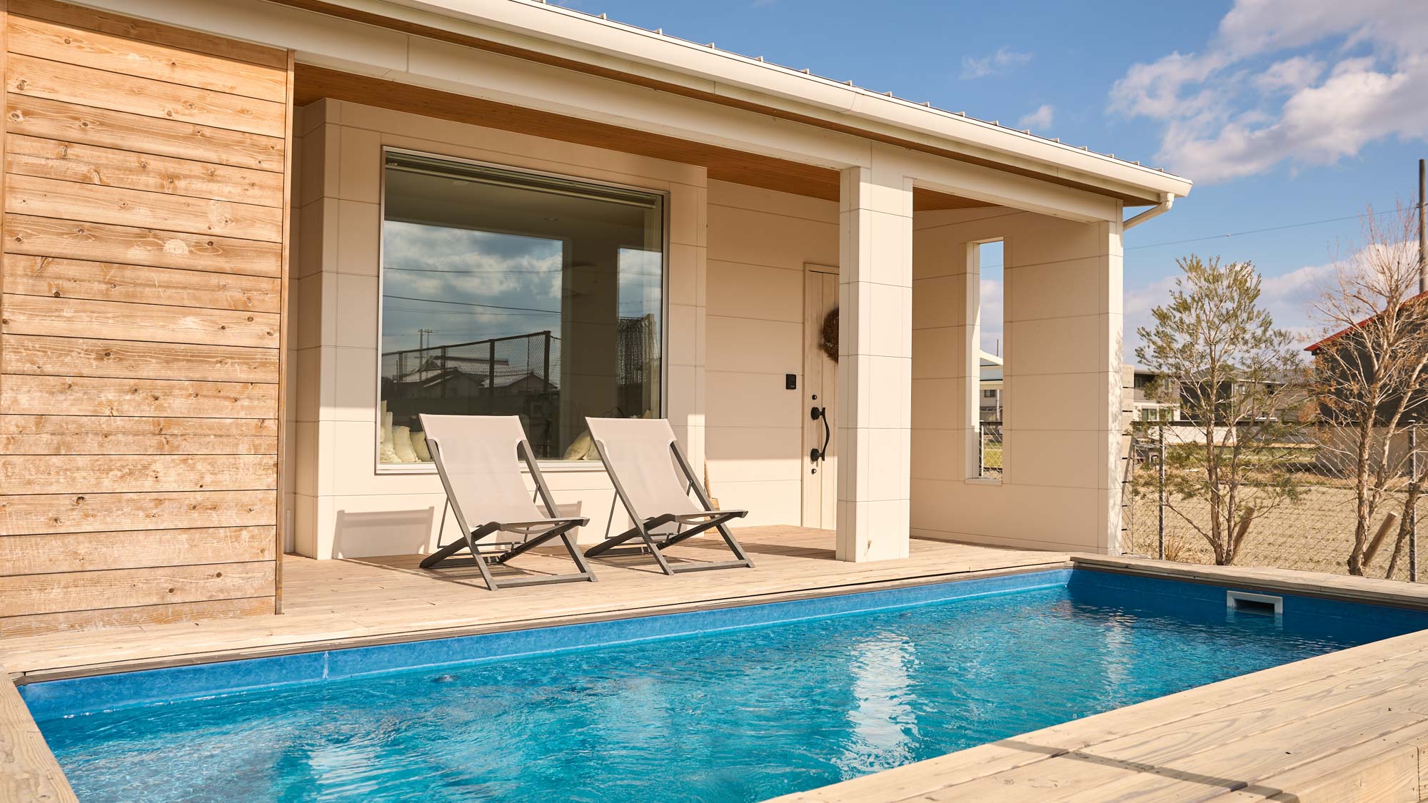 テラス／プール：お子様をお連れの方も、見守りやすい設備となっております。