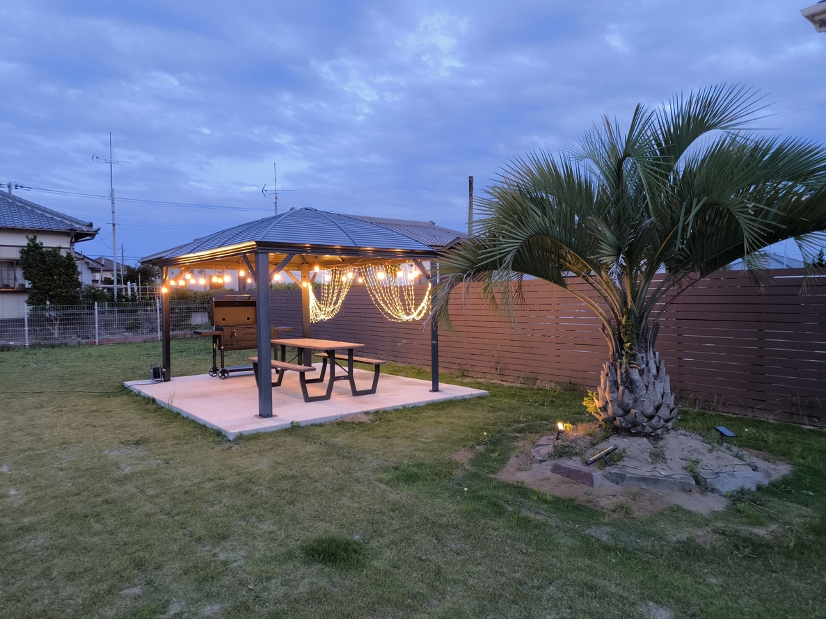 BBQ　屋外ジャグジー　天然芝遊具　海徒歩7分　愛犬同伴可　(清掃費込み）