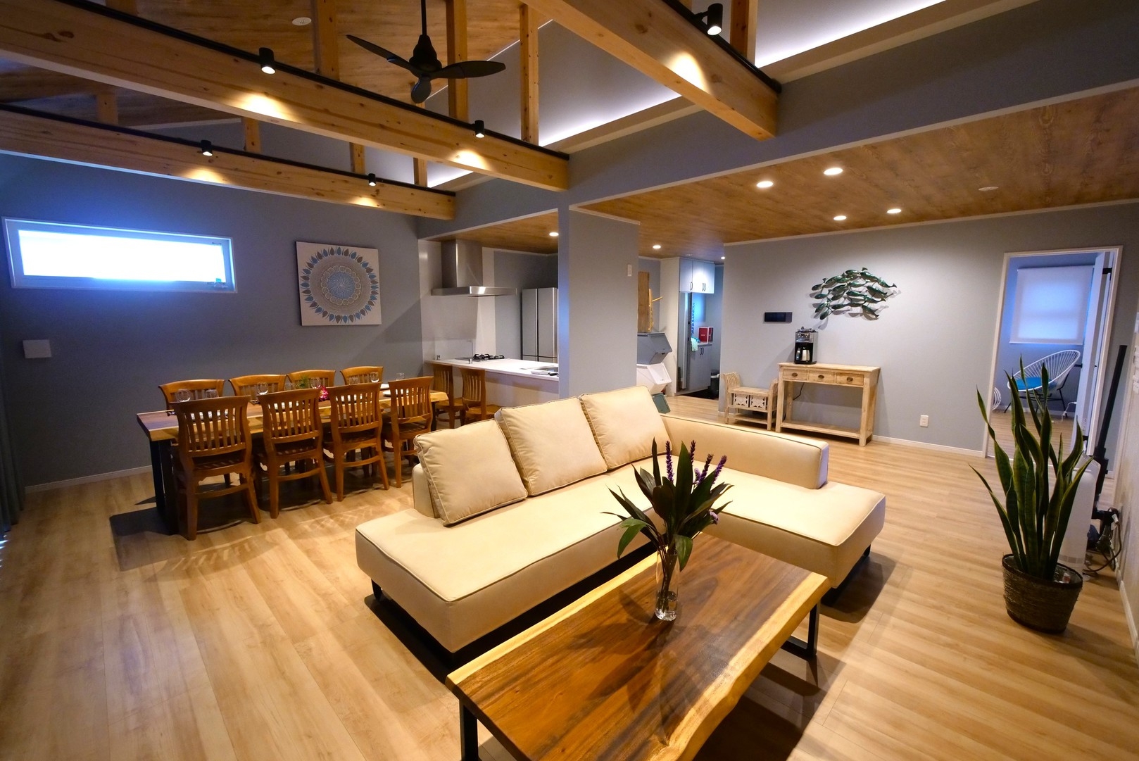 BBQ　屋外ジャグジー　天然芝遊具　海徒歩7分　愛犬同伴可　(清掃費込み）