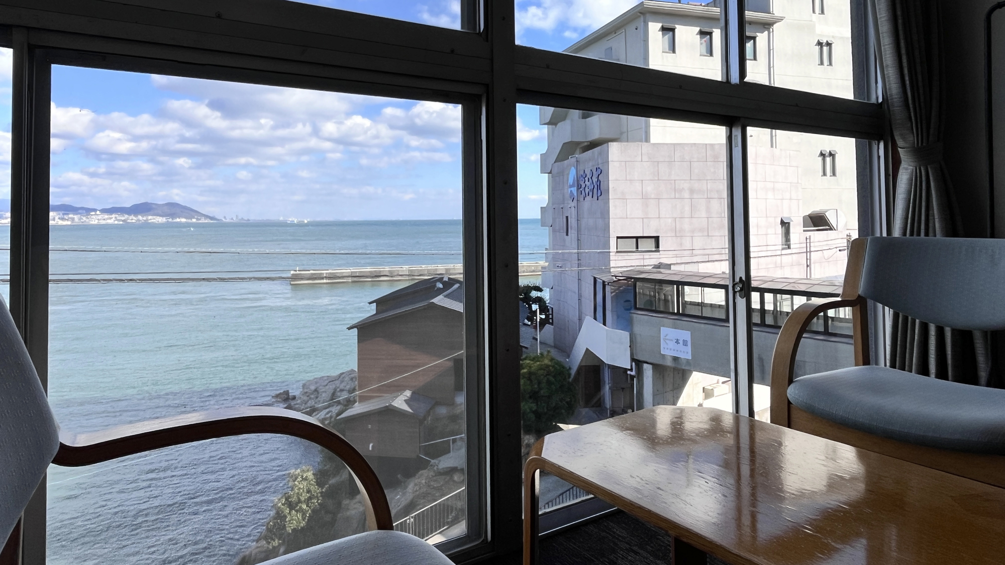 【別館ツイン・眺望あり】大きな窓からは明石海峡が望めます